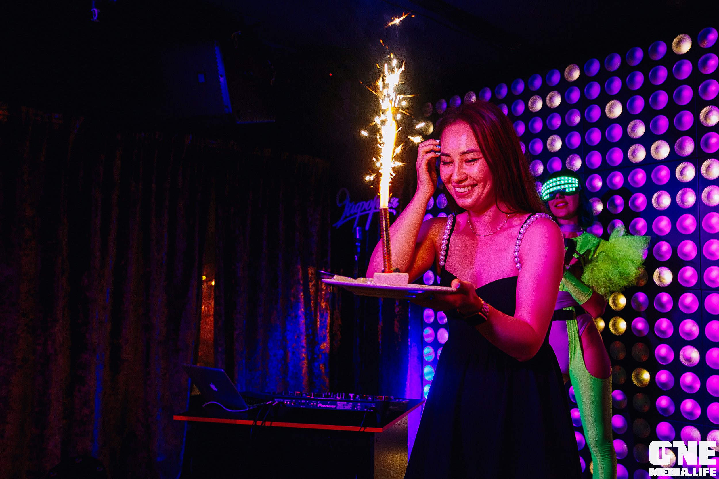 Фотоотчет из караоке-клуба Эйфория. One Media Life: фоторепортажи, фотоотчеты с мероприятий и заведений
