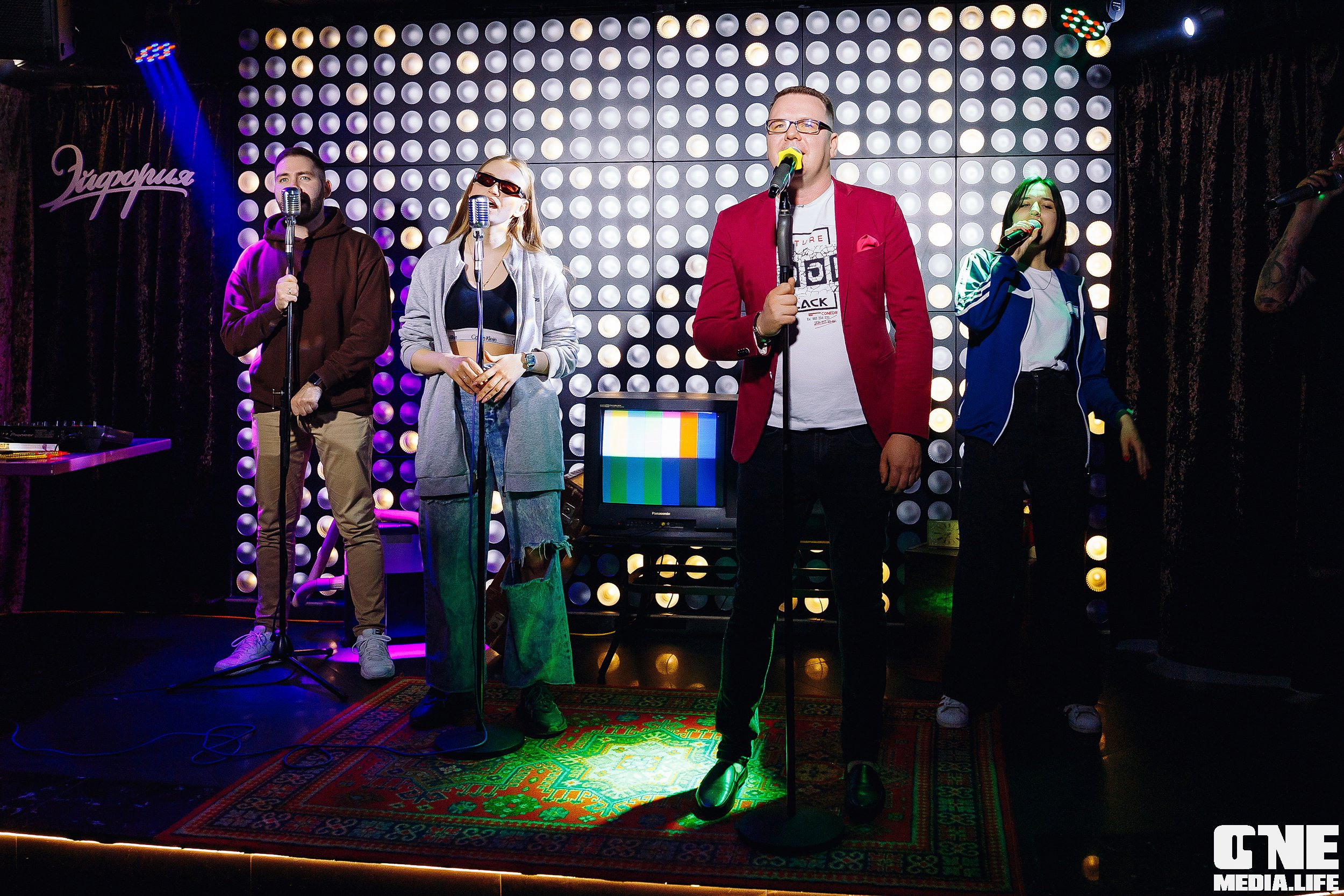 Фоторепортаж с вечеринки Малиновые 90-е в караоке клубе Эйфория. One Media Life: фоторепортажи, фотоотчеты с мероприятий и заведений