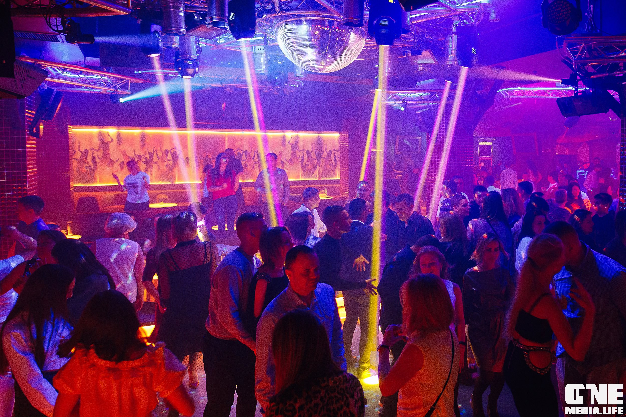 Суббота в развлекательном комплексе Планета. One Media Life: фоторепортажи, фотоотчеты с мероприятий и заведений