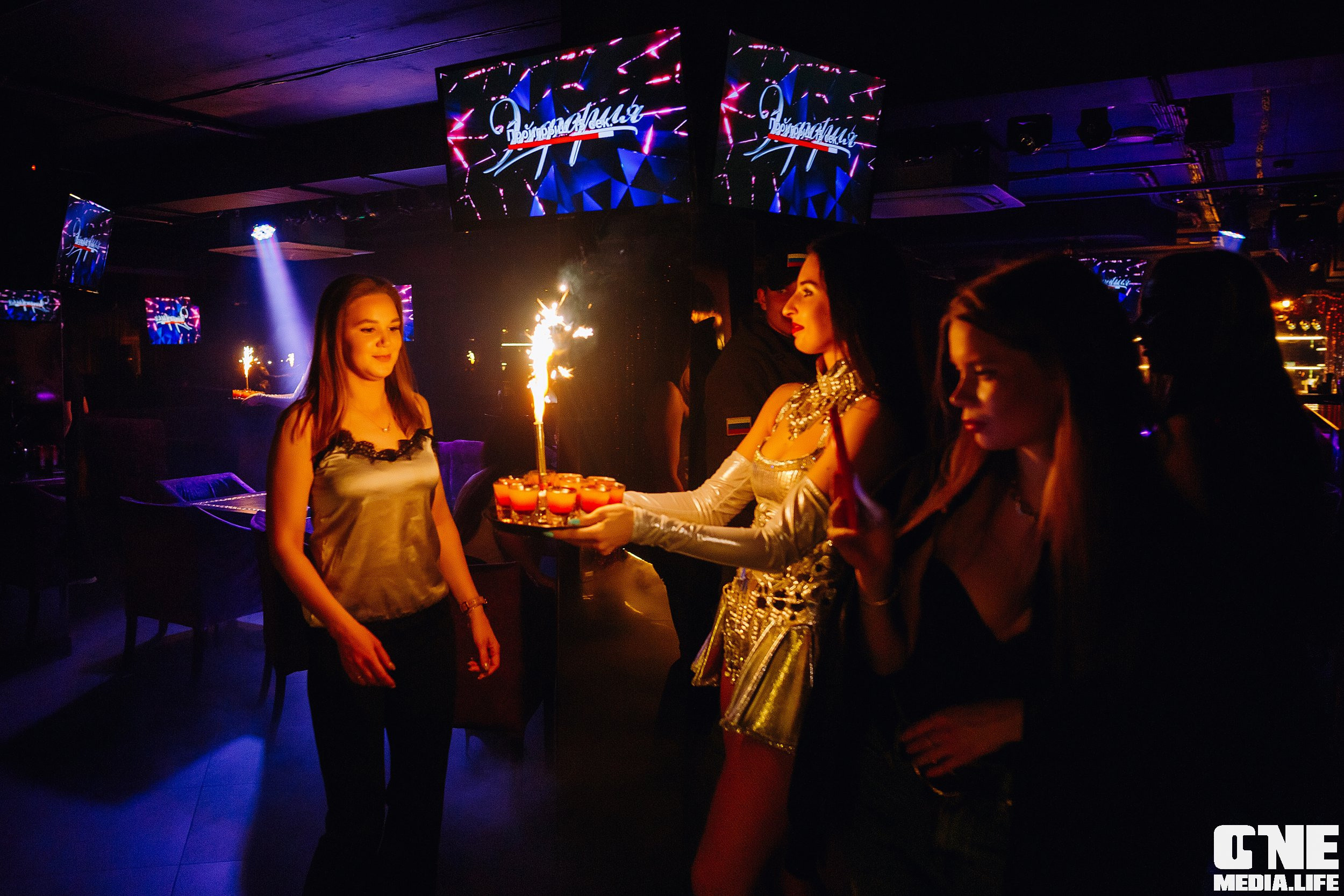 Фотоотчет из караоке клуба Эйфория. One Media Life: фоторепортажи, фотоотчеты с мероприятий и заведений
