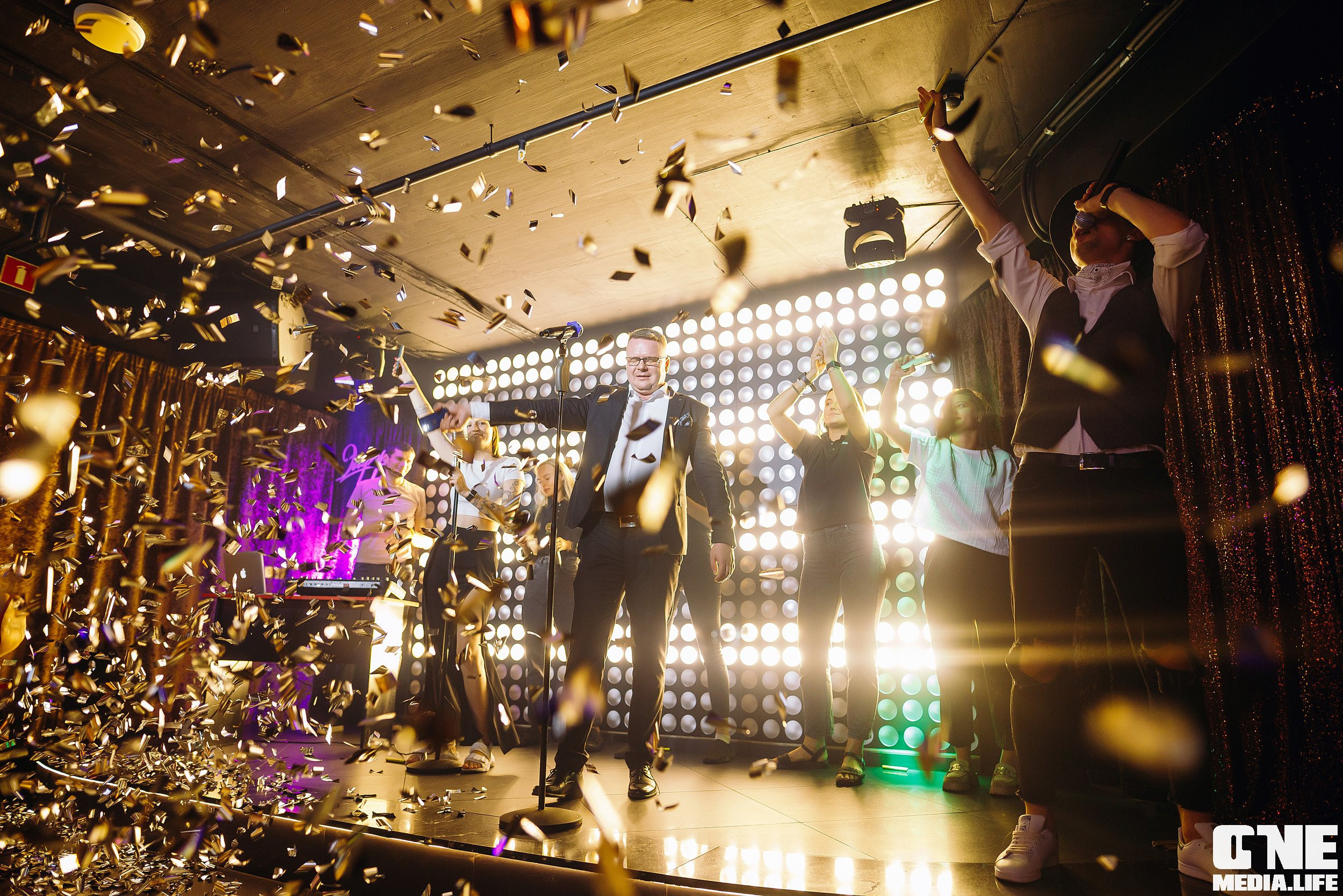 Фотоотчет из караоке-клуба Эйфория. One Media Life: фоторепортажи, фотоотчеты с мероприятий и заведений