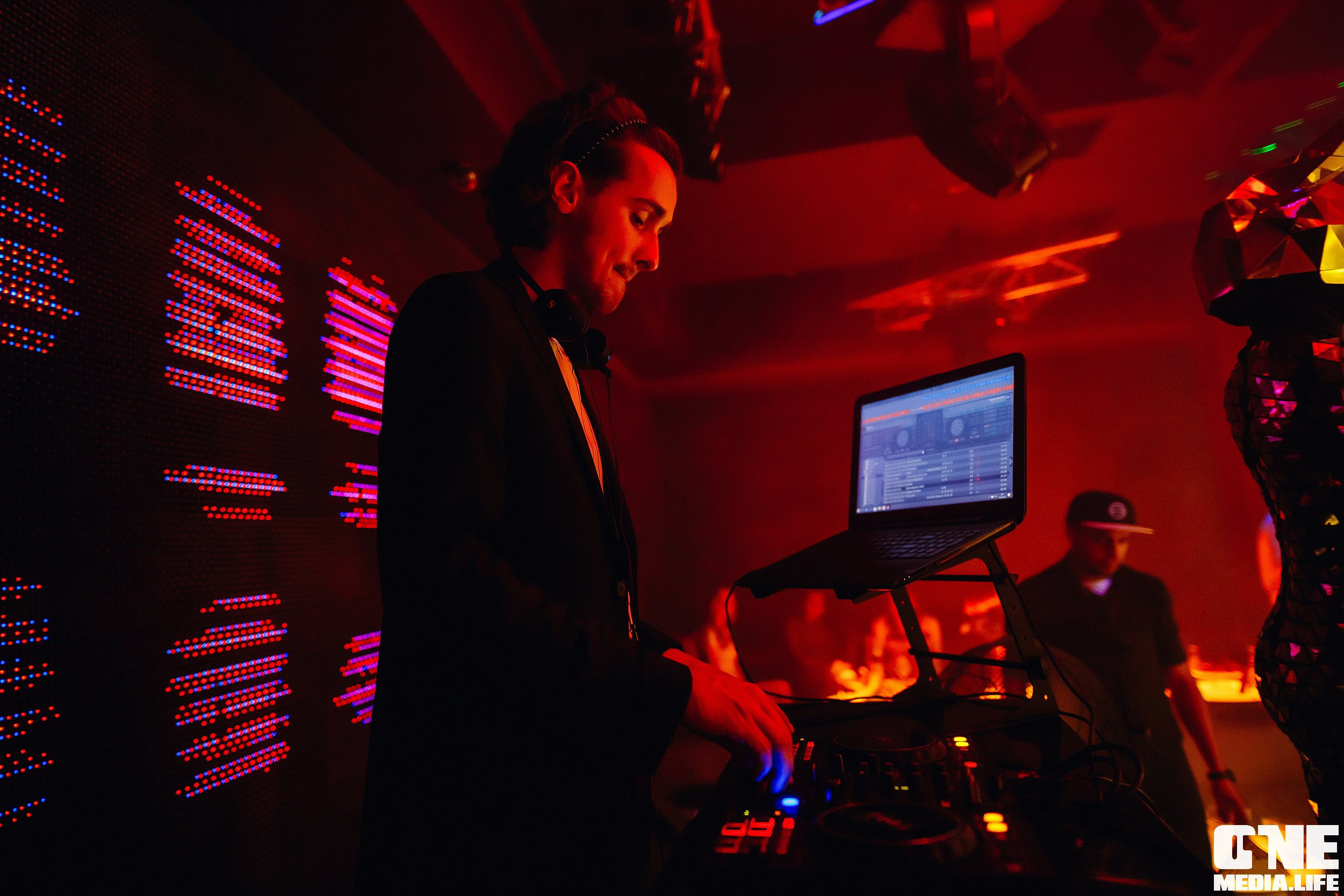Фотоотчет из ночного клуба Планета. One Media Life: фоторепортажи, фотоотчеты с мероприятий и заведений