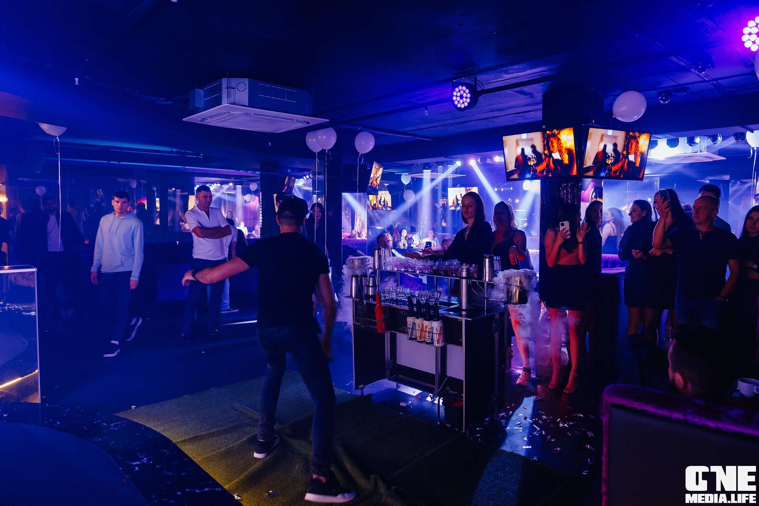 Фоторепортаж из караоке-клуба Эйфория. One Media Life: фоторепортажи, фотоотчеты с мероприятий и заведений