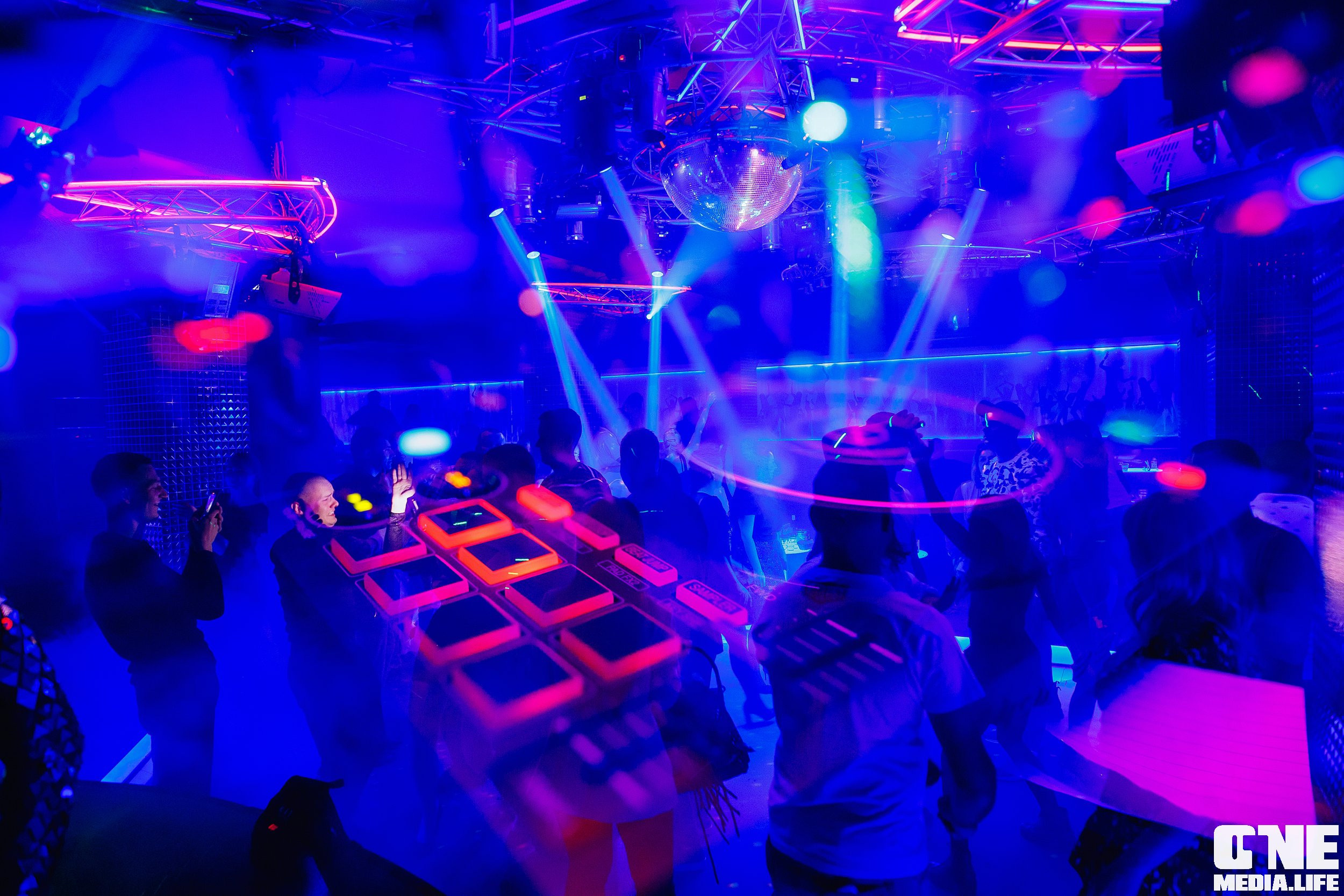 Фотоотчет из ночного клуба Планета. One Media Life: фоторепортажи, фотоотчеты с мероприятий и заведений