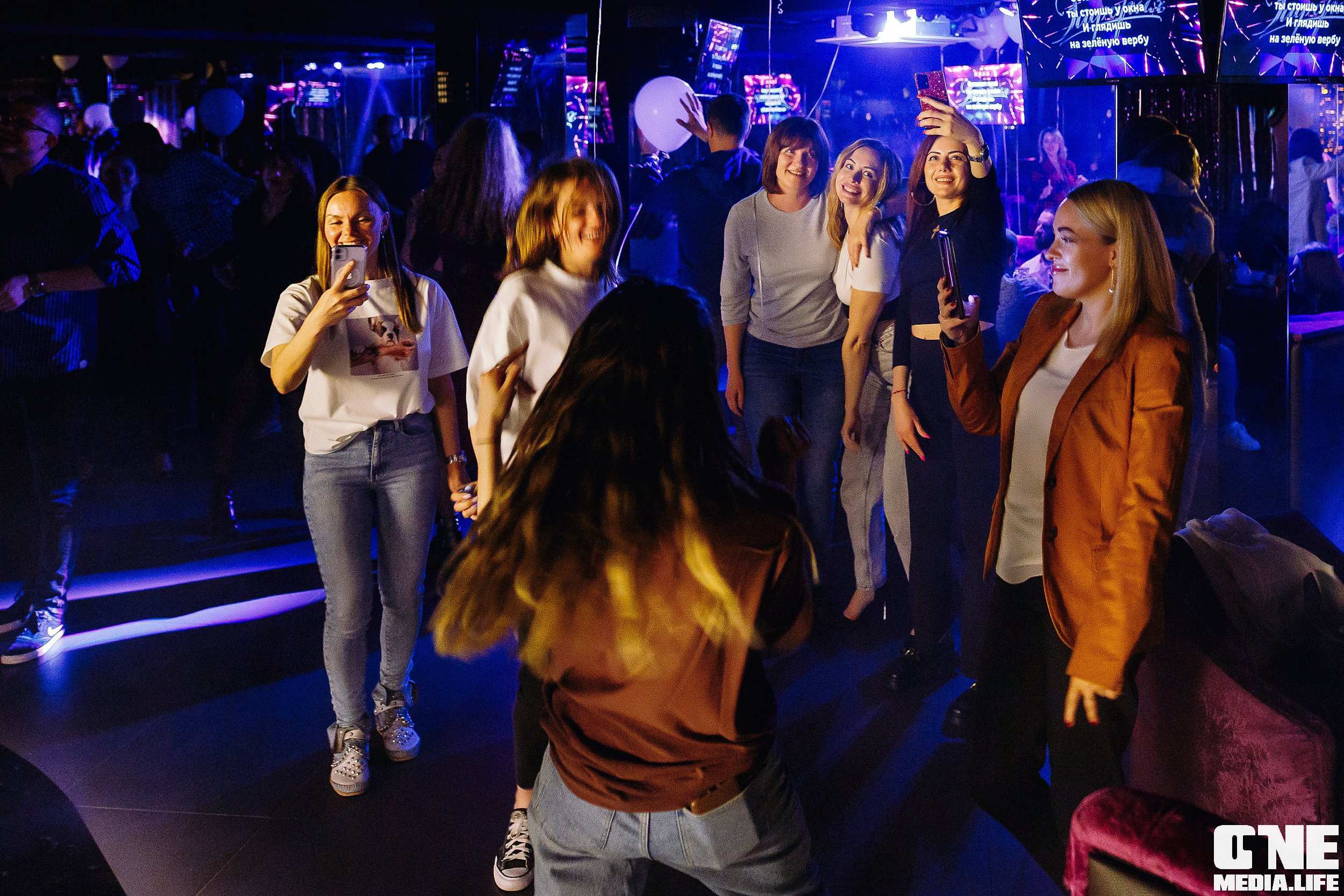 Фотоотчет из Freak Show Mystic в караоке клубе Эйфория. One Media Life: фоторепортажи, фотоотчеты с мероприятий и заведений