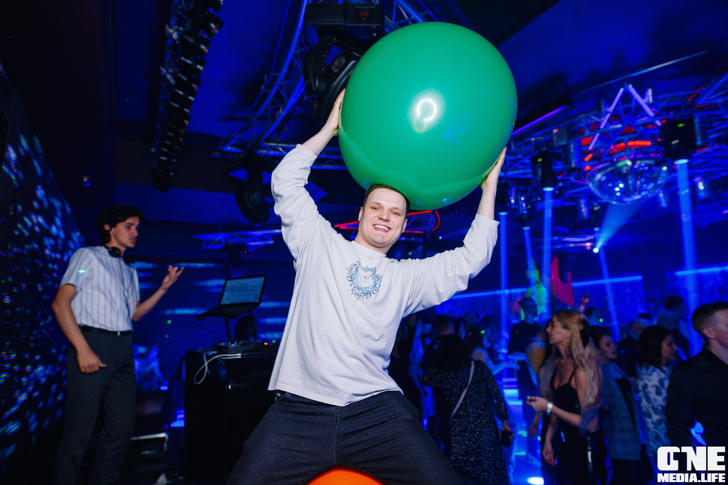 Фотоотчёт из ночного клуба Планета. One Media Life: фоторепортажи, фотоотчеты с мероприятий и заведений