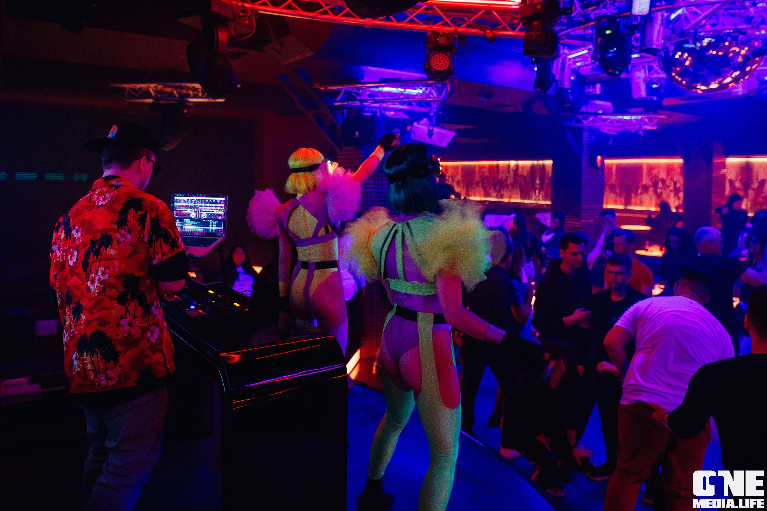 Фотоотчёт из ночного клуба Планета. One Media Life: фоторепортажи, фотоотчеты с мероприятий и заведений