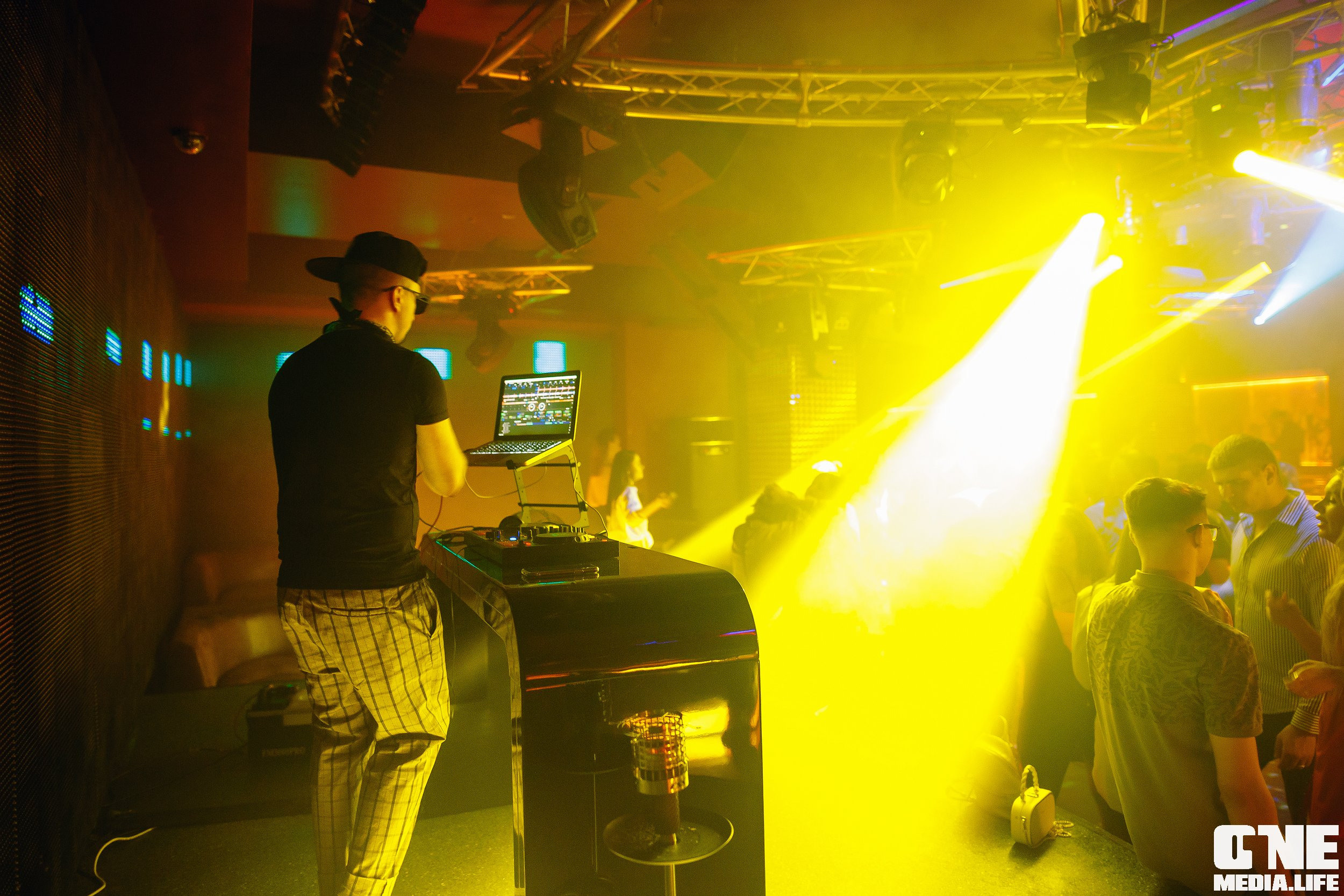 Фотоотчет из ночного клуба Планета. One Media Life: фоторепортажи, фотоотчеты с мероприятий и заведений