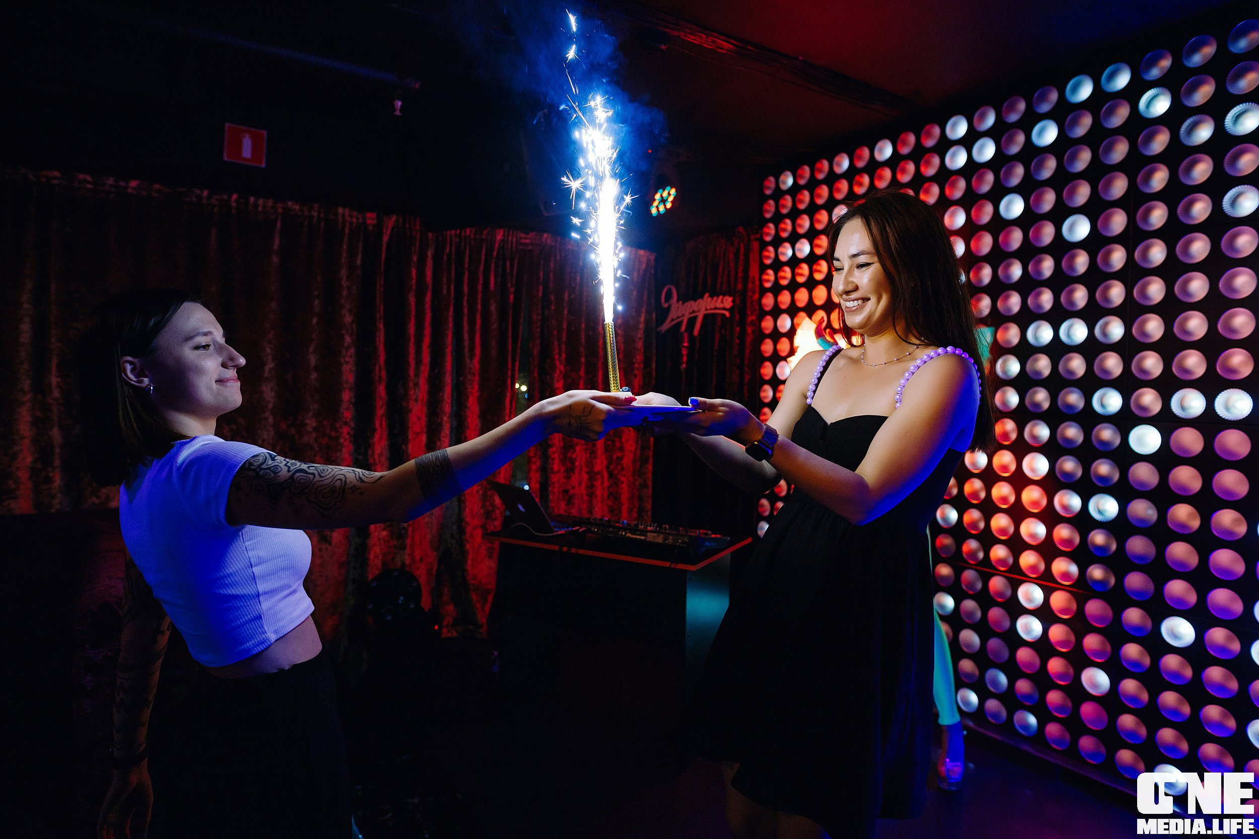 Фотоотчет из караоке-клуба Эйфория. One Media Life: фоторепортажи, фотоотчеты с мероприятий и заведений