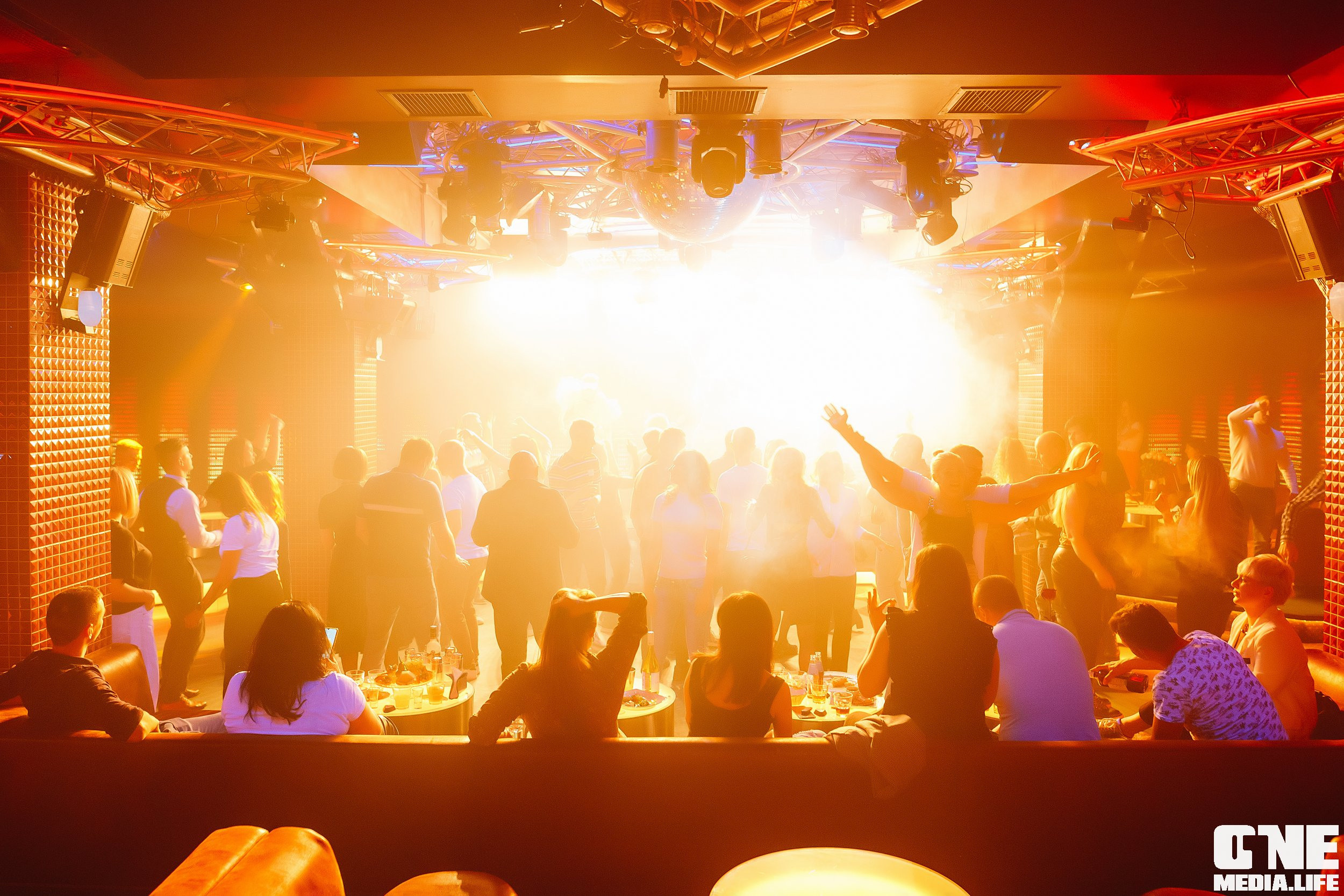 Фотоотчет из ночного клуба Планета. One Media Life: фоторепортажи, фотоотчеты с мероприятий и заведений