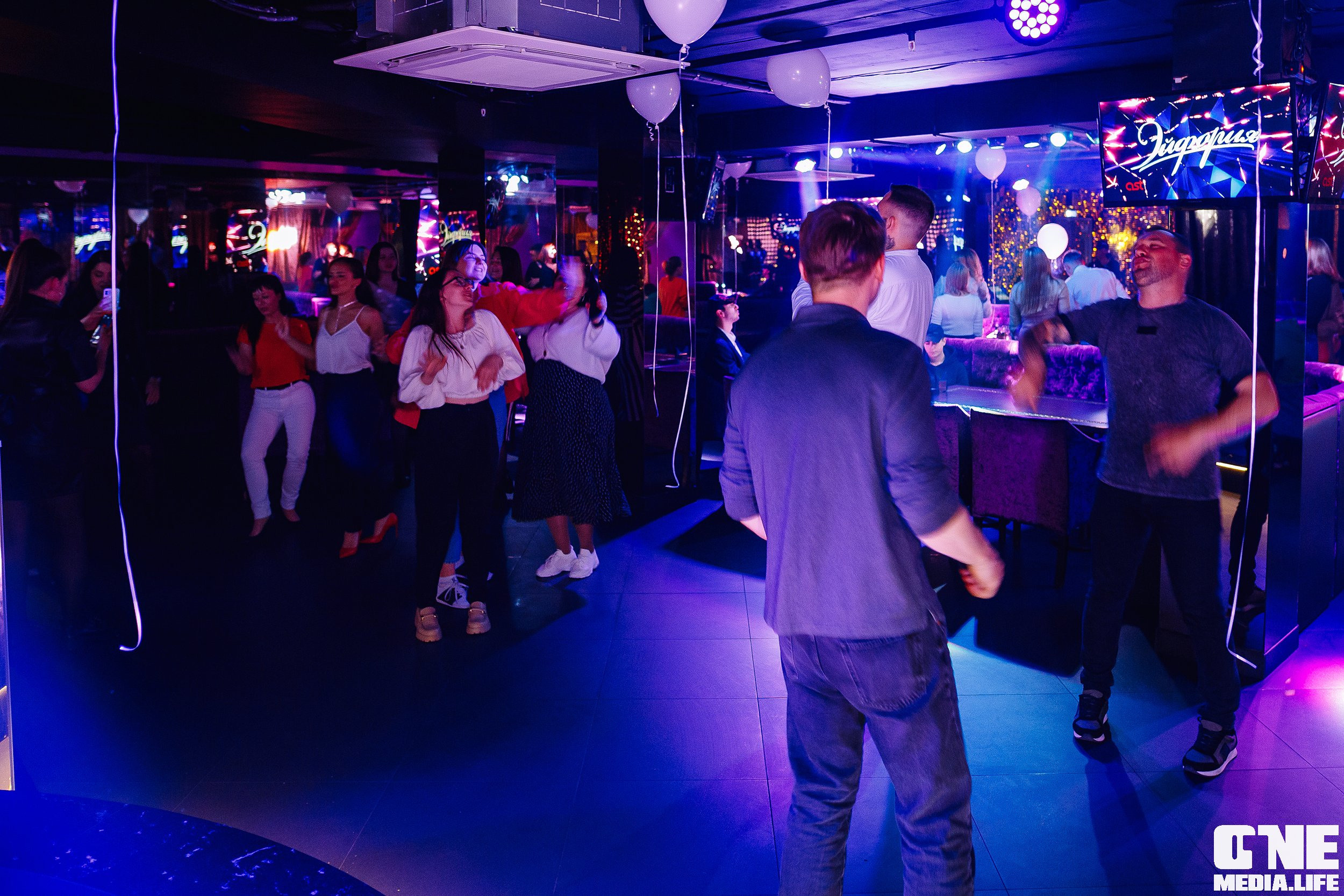 Фоторепортаж с вечеринки Малиновые 90-е в караоке клубе Эйфория. One Media Life: фоторепортажи, фотоотчеты с мероприятий и заведений