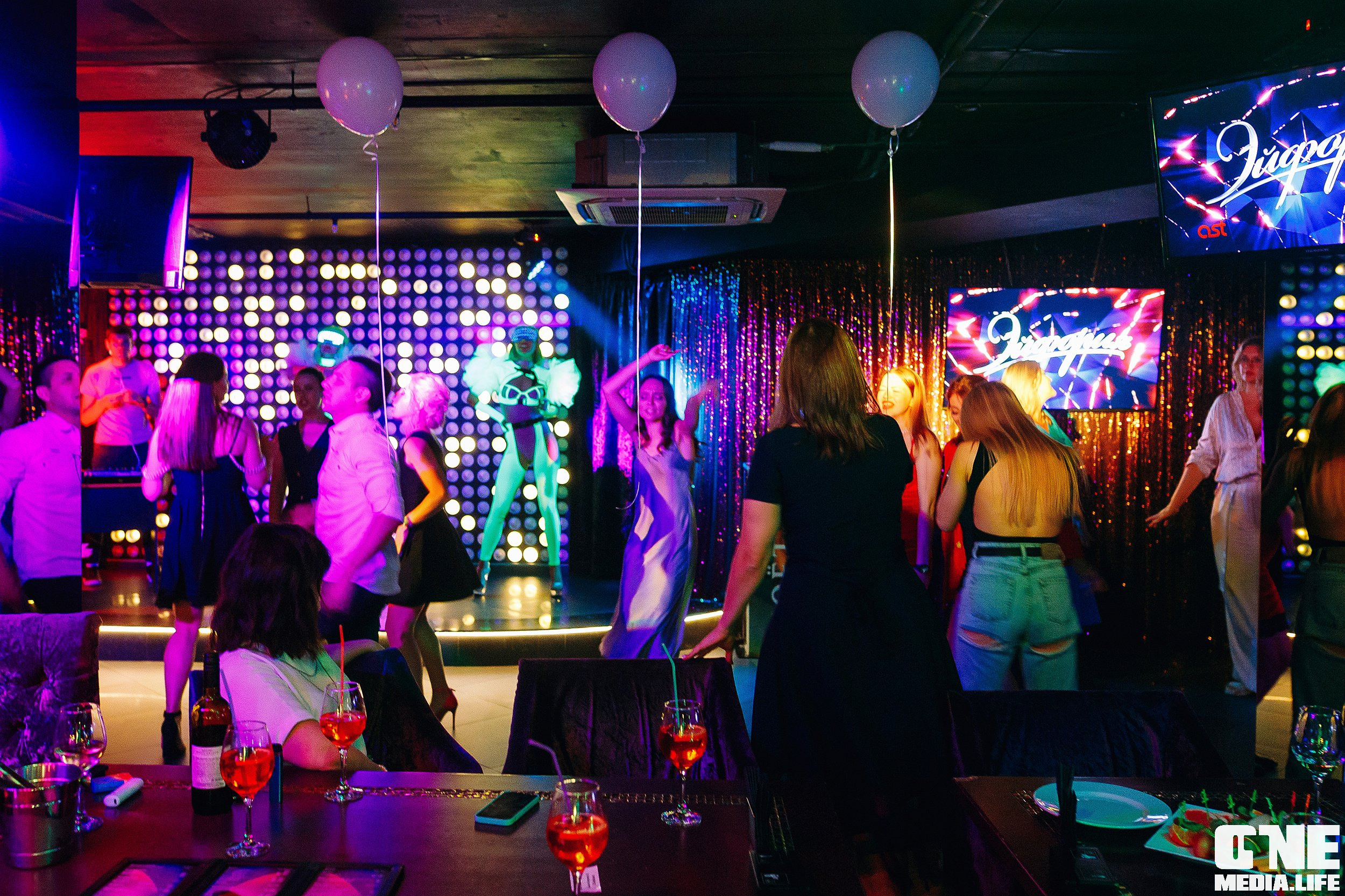 Фотоотчет из караоке-клуба Эйфория. One Media Life: фоторепортажи, фотоотчеты с мероприятий и заведений