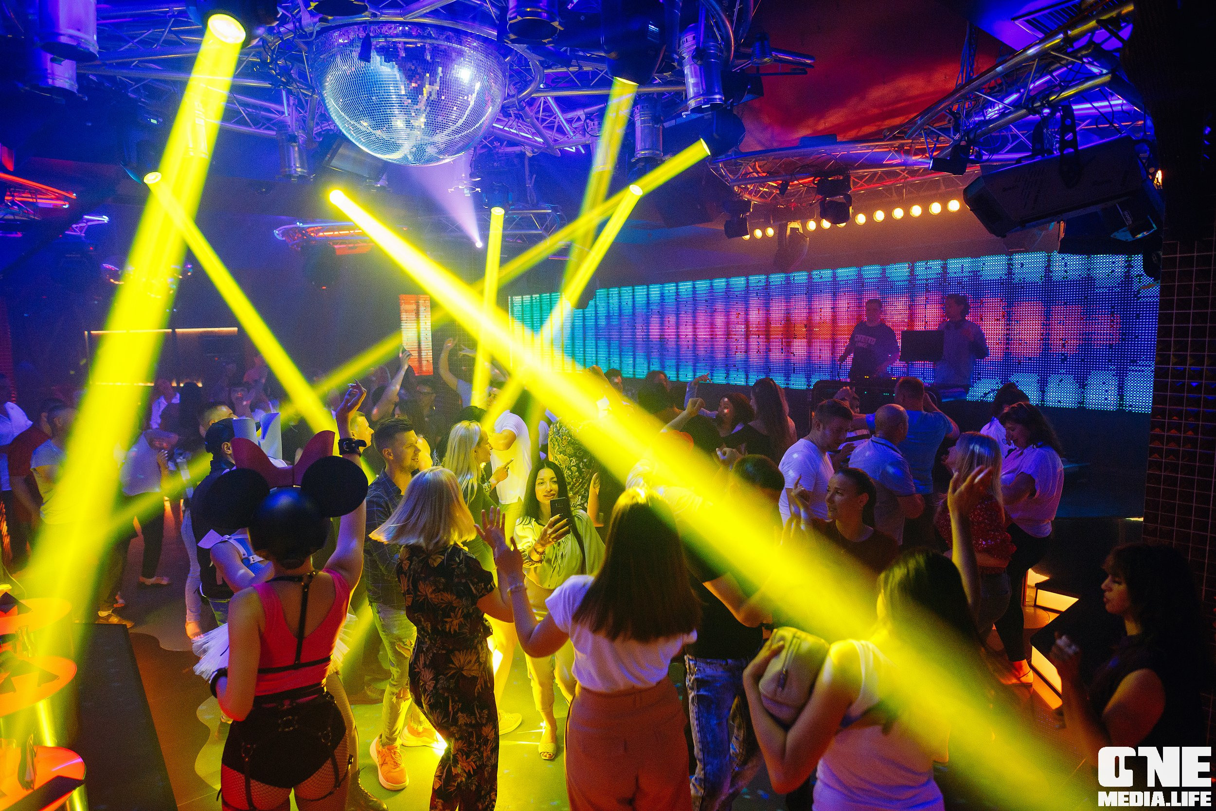 Фотоотчет из ночного клуба Планета. One Media Life: фоторепортажи, фотоотчеты с мероприятий и заведений