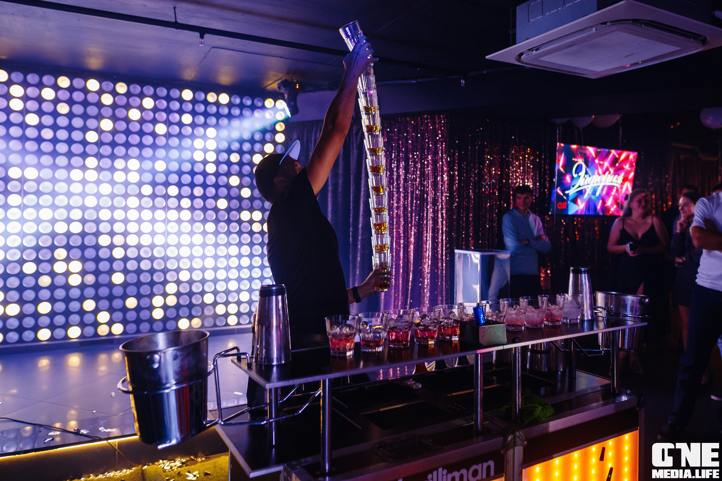 Фоторепортаж из караоке-клуба Эйфория. One Media Life: фоторепортажи, фотоотчеты с мероприятий и заведений