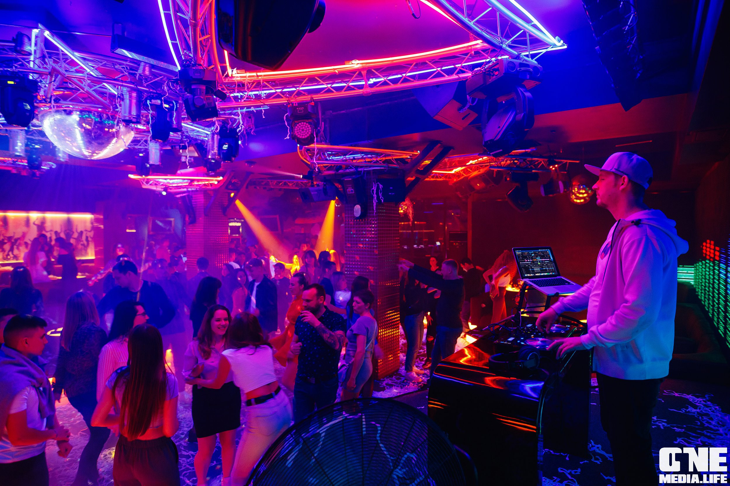 Фоторепортаж из ночного клуба Планета. One Media Life: фоторепортажи, фотоотчеты с мероприятий и заведений