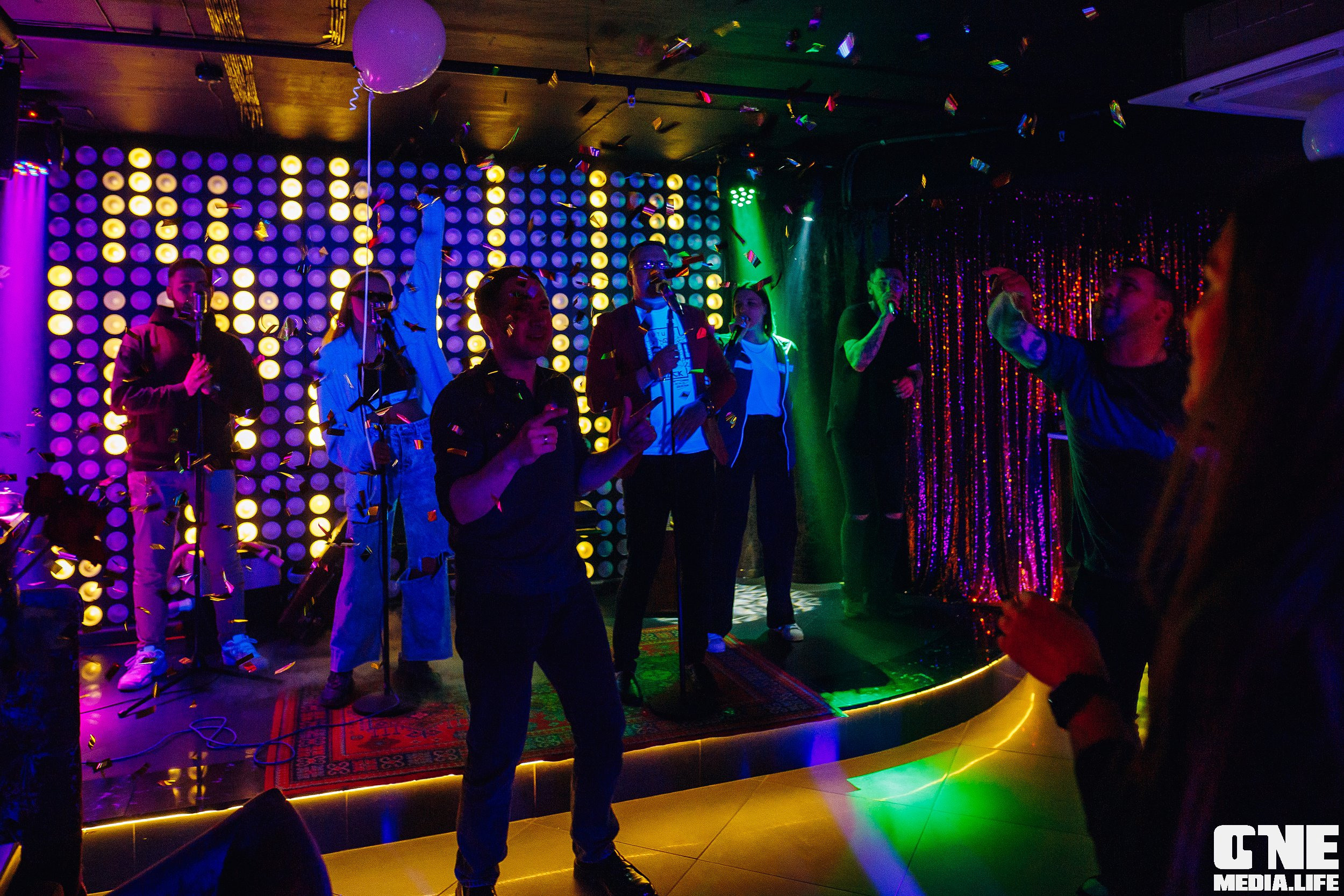 Фоторепортаж с вечеринки Малиновые 90-е в караоке клубе Эйфория. One Media Life: фоторепортажи, фотоотчеты с мероприятий и заведений