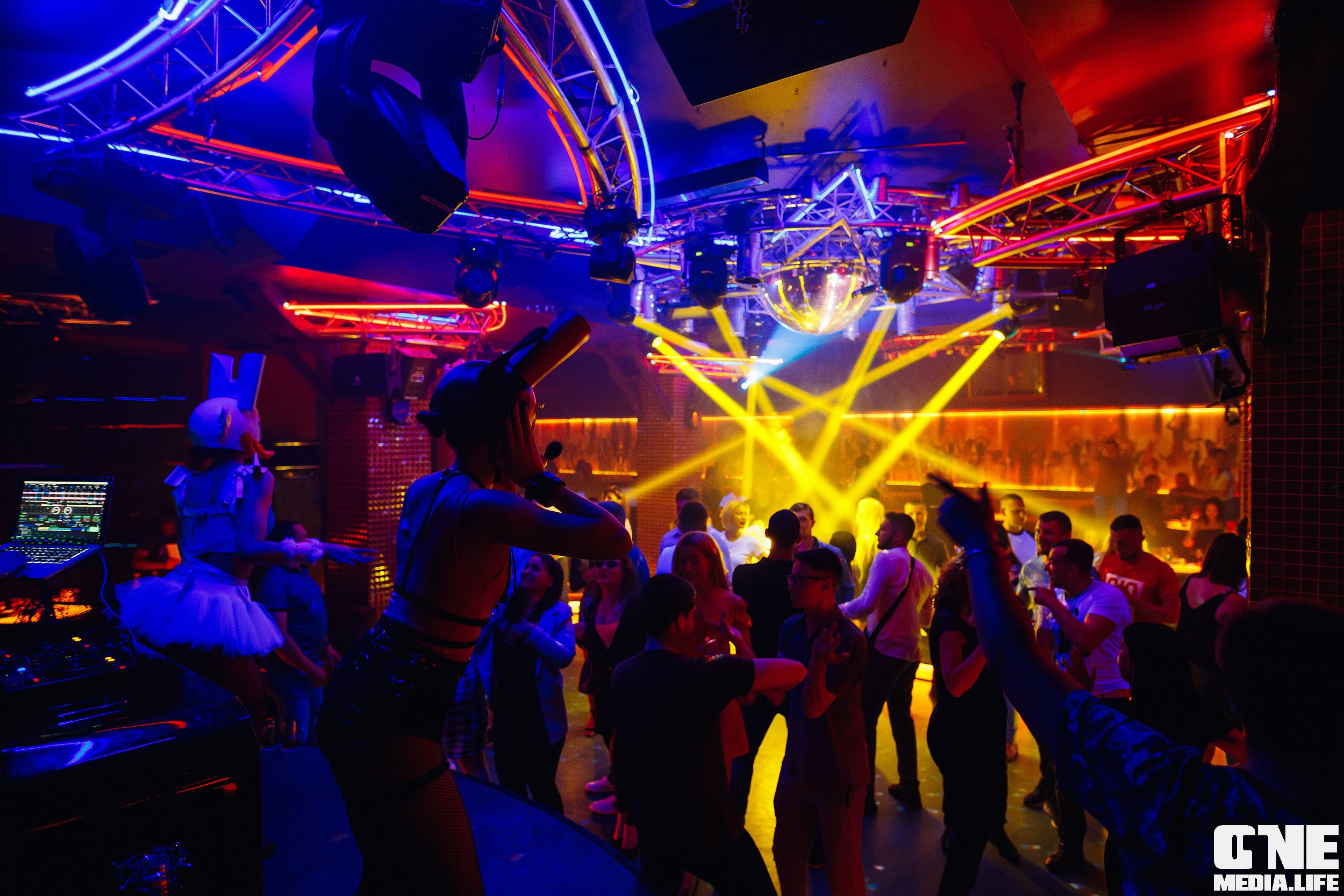 Фотоотчет из ночного клуба Планета. One Media Life: фоторепортажи, фотоотчеты с мероприятий и заведений