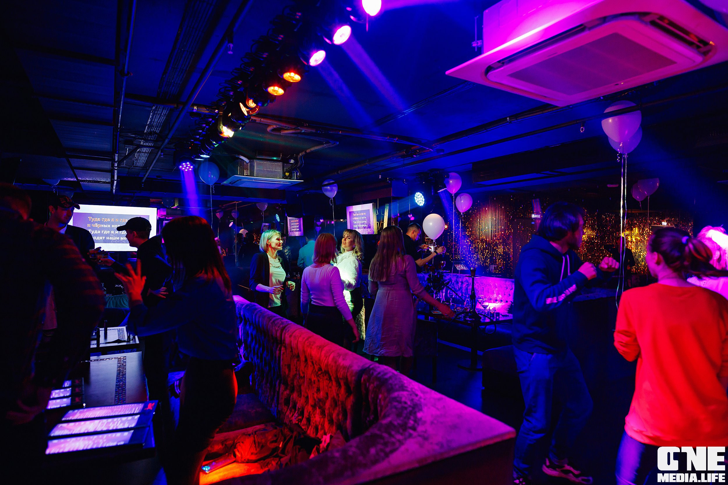 Фоторепортаж с вечеринки Малиновые 90-е в караоке клубе Эйфория. One Media Life: фоторепортажи, фотоотчеты с мероприятий и заведений