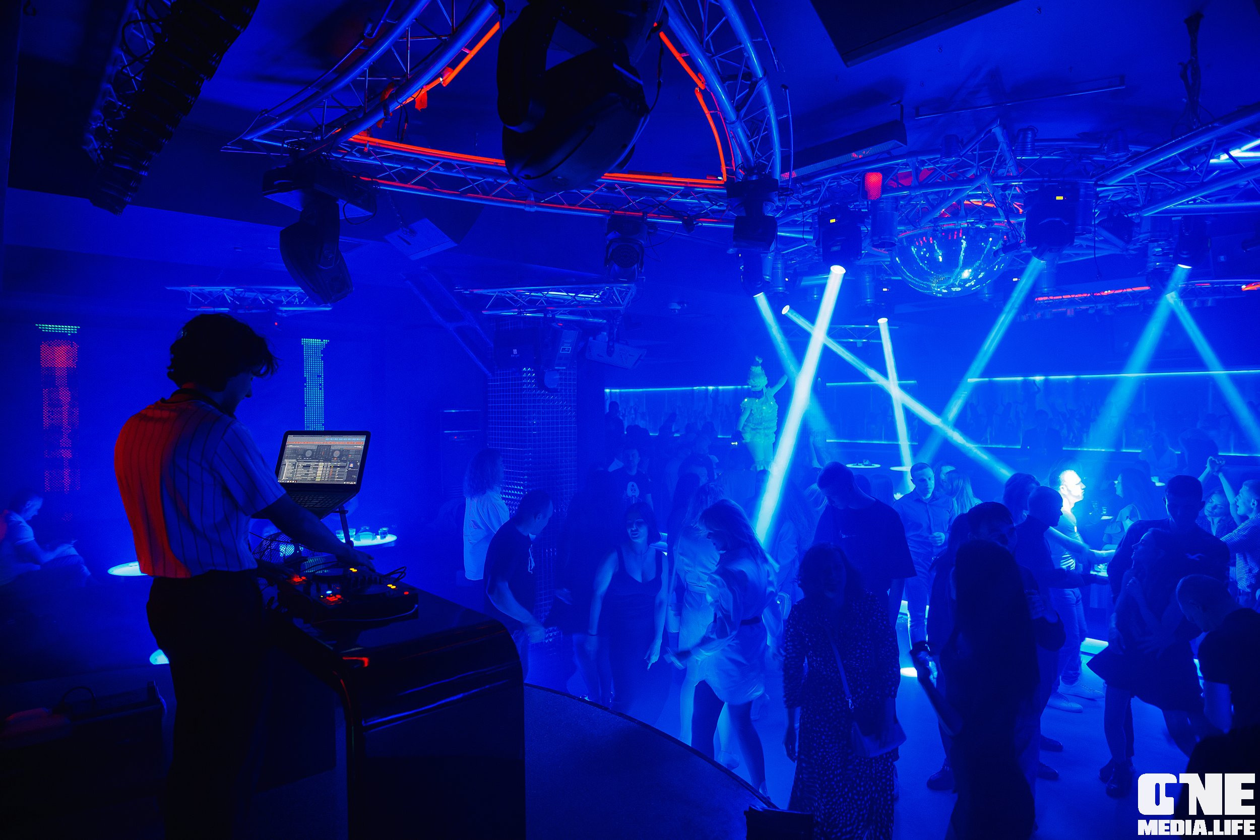 Фотоотчёт из ночного клуба Планета. One Media Life: фоторепортажи, фотоотчеты с мероприятий и заведений