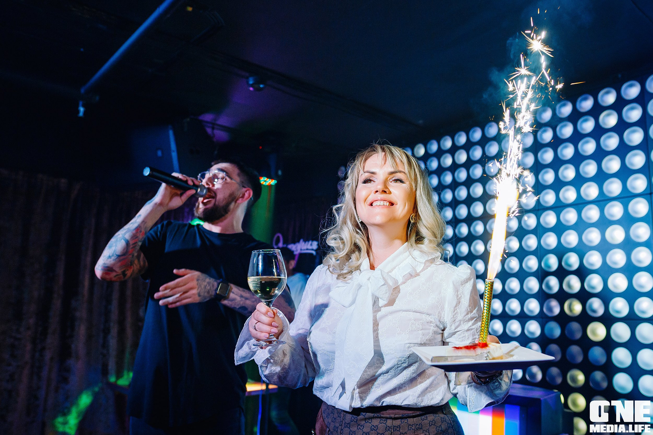 Фоторепортаж с вечеринки Малиновые 90-е в караоке клубе Эйфория. One Media Life: фоторепортажи, фотоотчеты с мероприятий и заведений