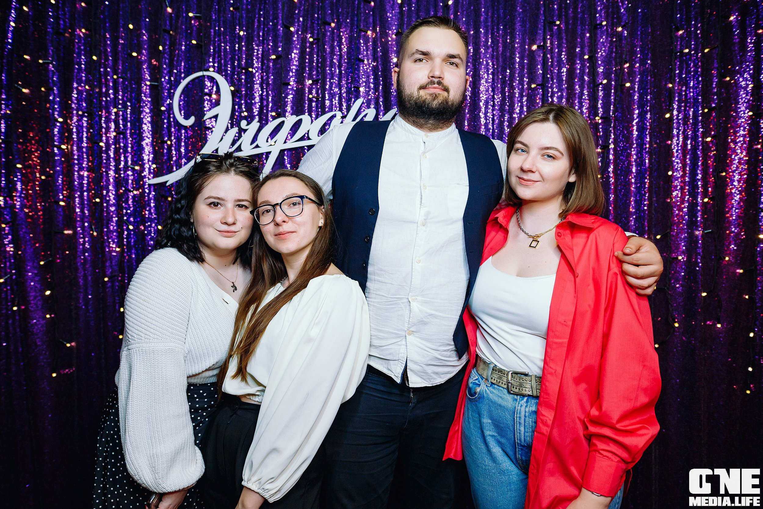 Фоторепортаж с вечеринки Малиновые 90-е в караоке клубе Эйфория. One Media Life: фоторепортажи, фотоотчеты с мероприятий и заведений