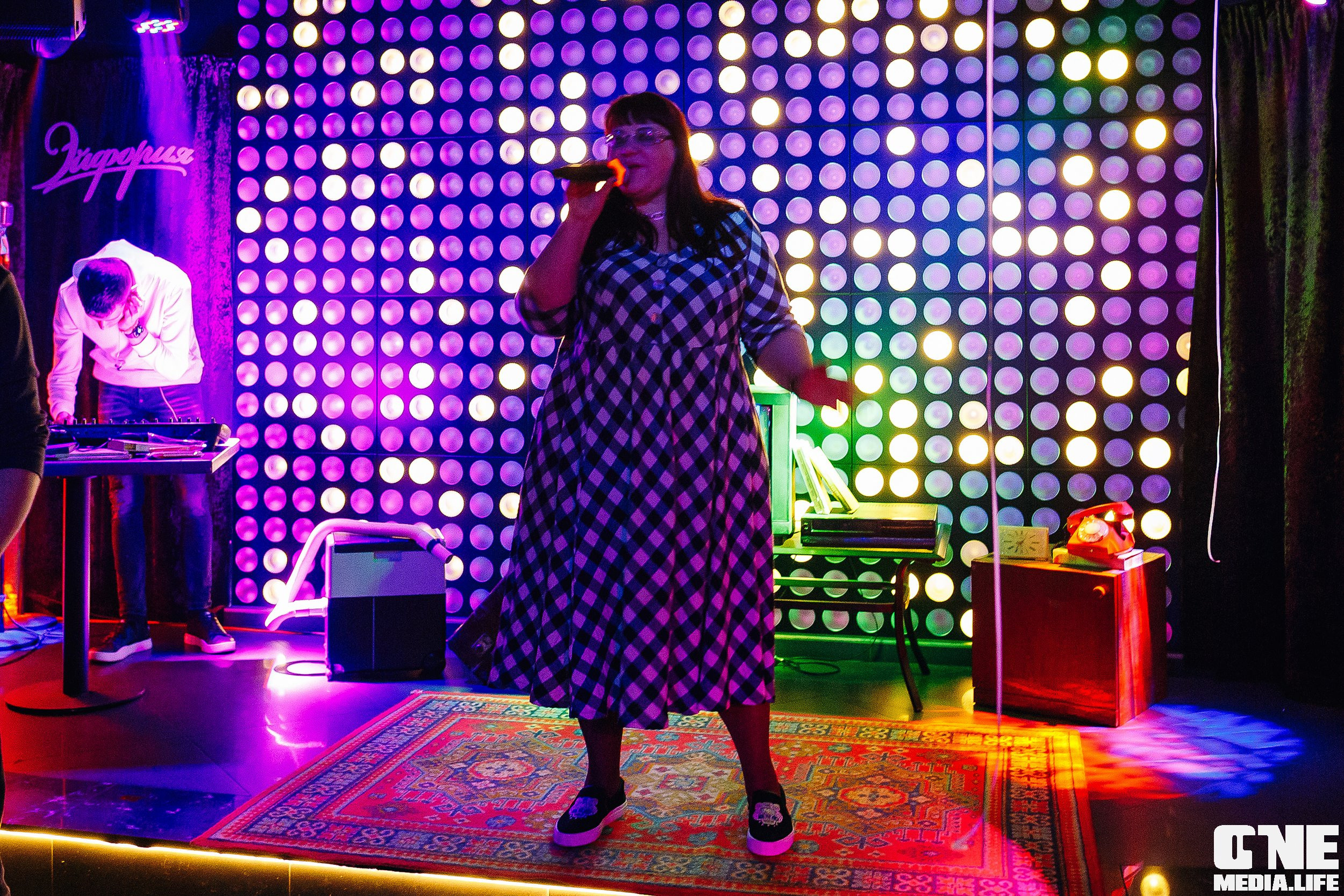 Фоторепортаж с вечеринки Малиновые 90-е в караоке клубе Эйфория. One Media Life: фоторепортажи, фотоотчеты с мероприятий и заведений