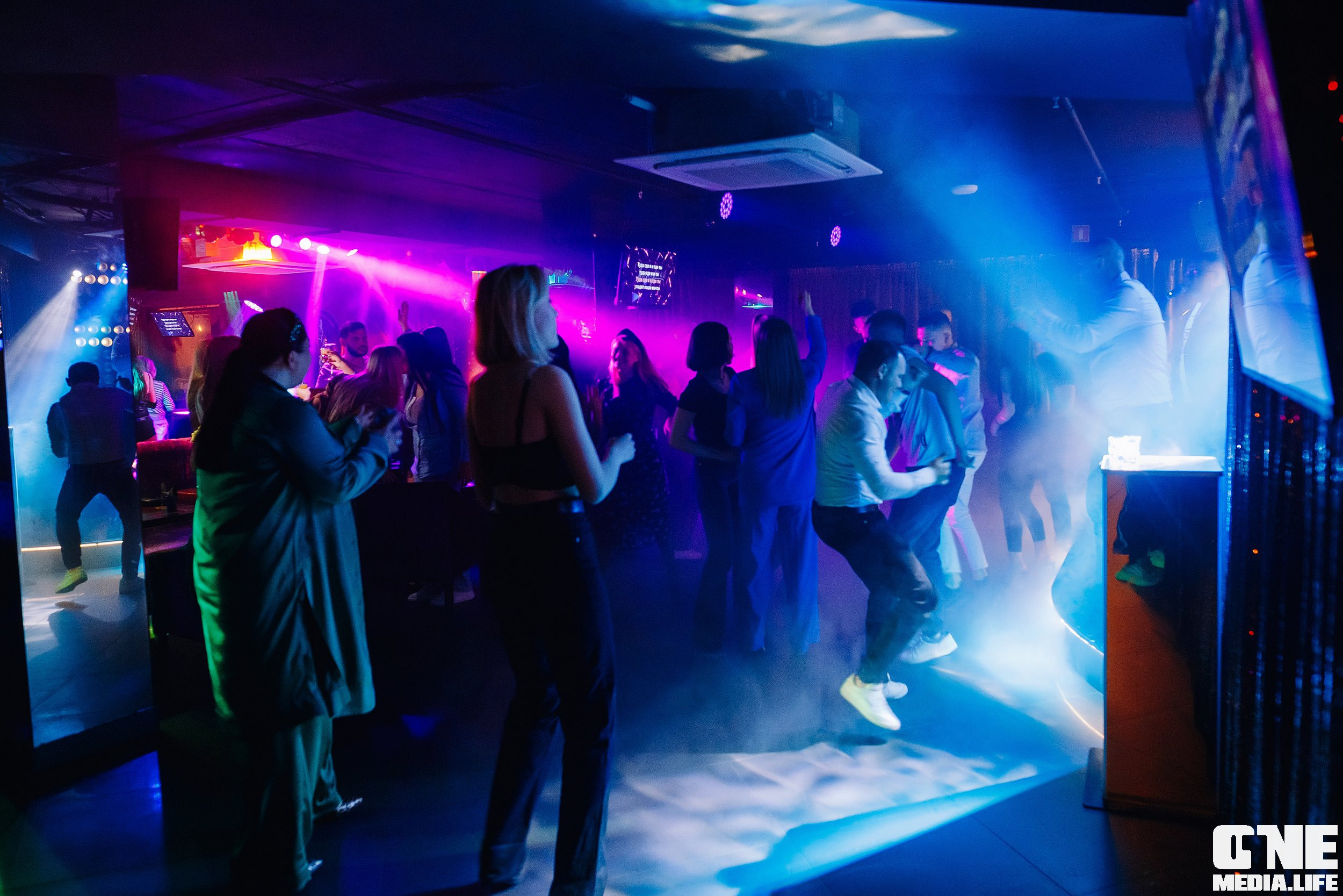 Фотоотчет из караоке клуба Эйфория. One Media Life: фоторепортажи, фотоотчеты с мероприятий и заведений