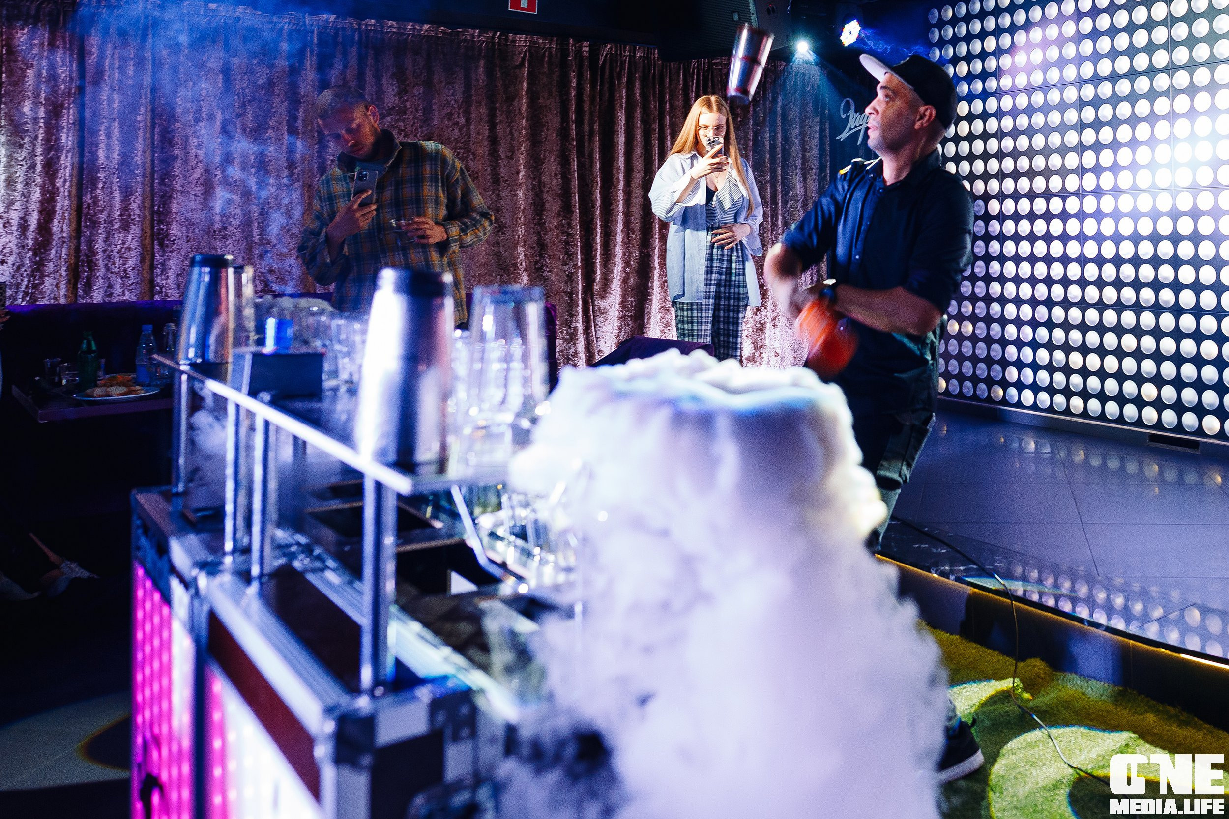 Фотоотчет из караоке клуба Эйфория. One Media Life: фоторепортажи, фотоотчеты с мероприятий и заведений