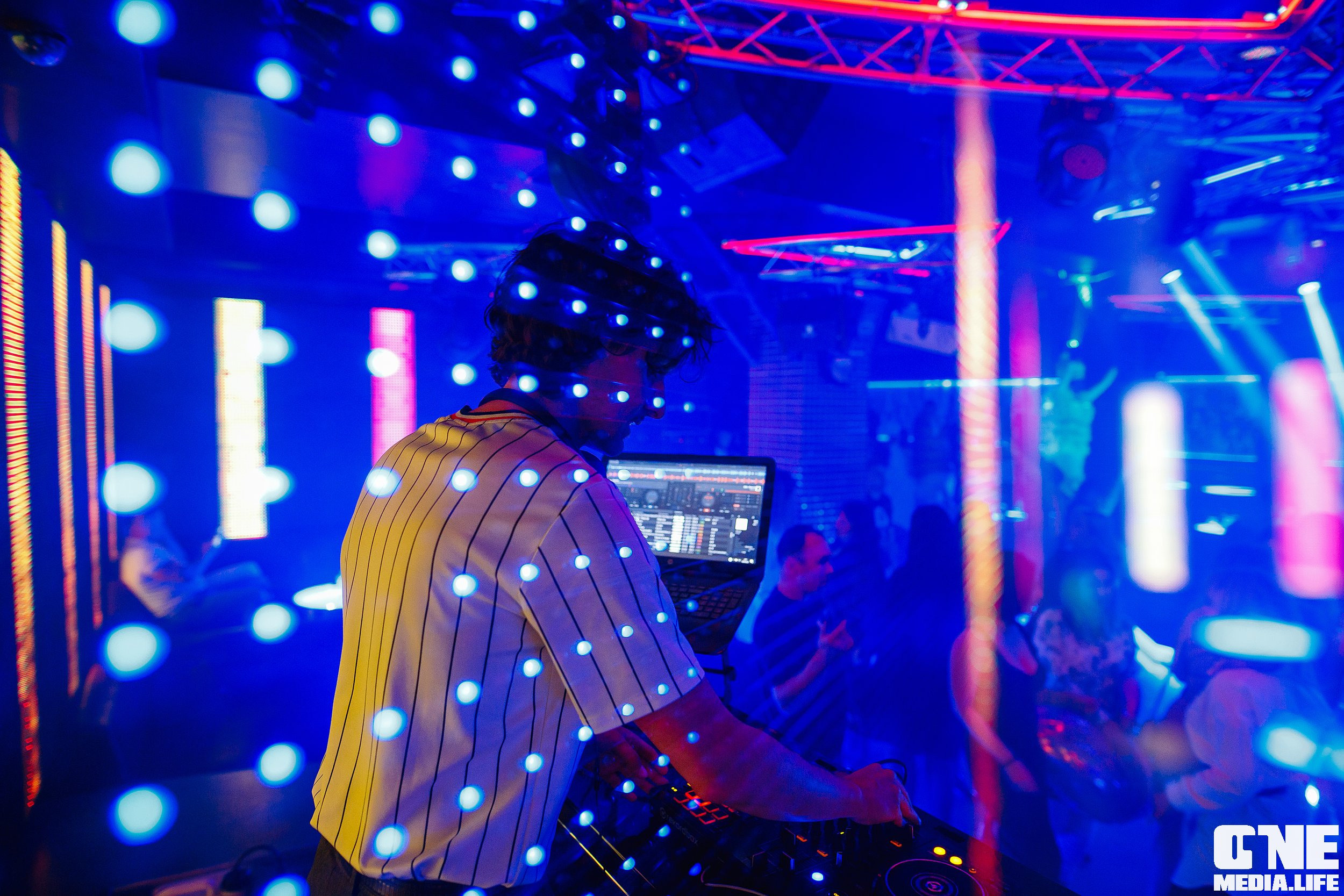 Фотоотчёт из ночного клуба Планета. One Media Life: фоторепортажи, фотоотчеты с мероприятий и заведений