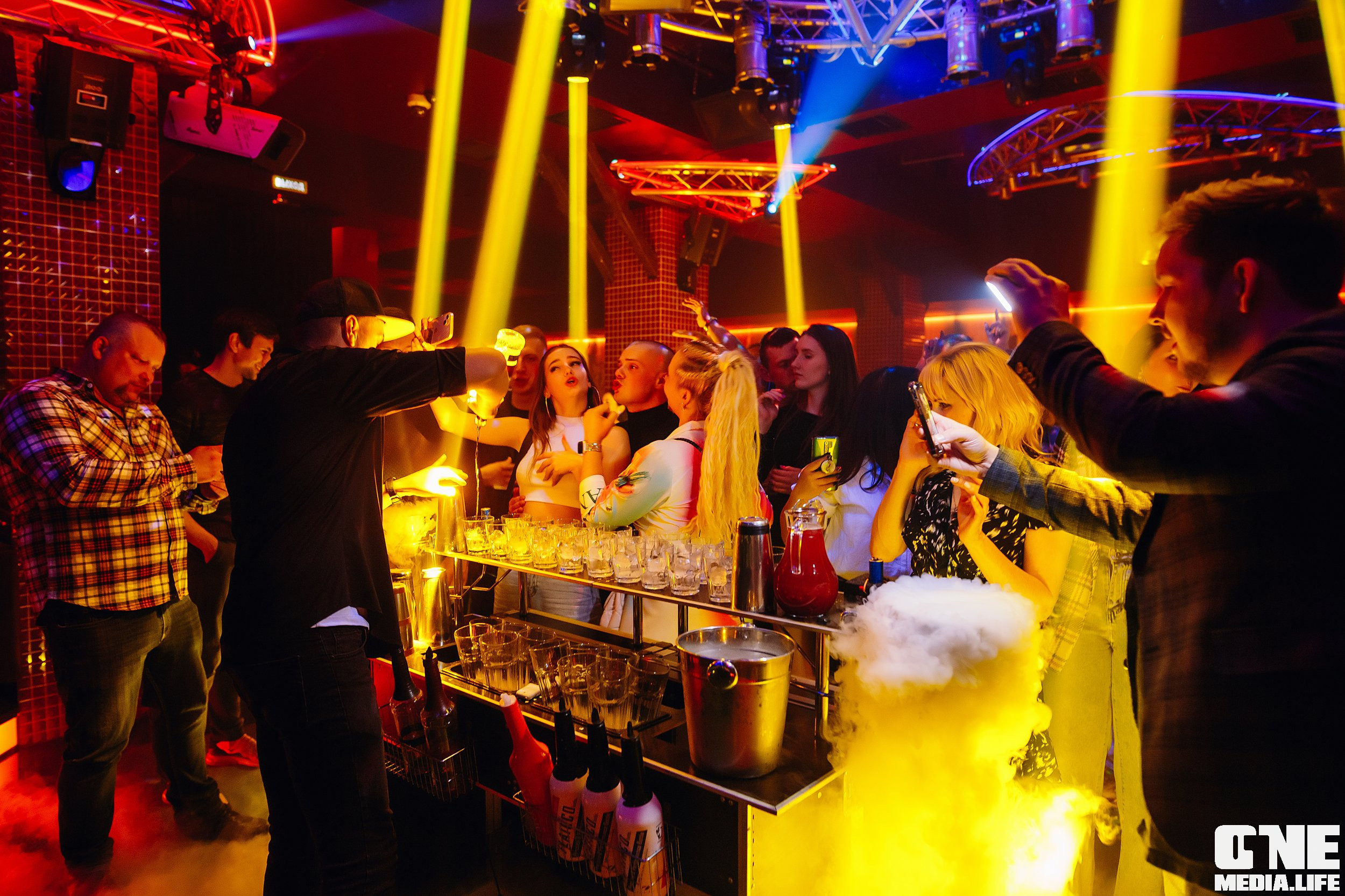 Фотоотчет из ночного клуба Планета. One Media Life: фоторепортажи, фотоотчеты с мероприятий и заведений
