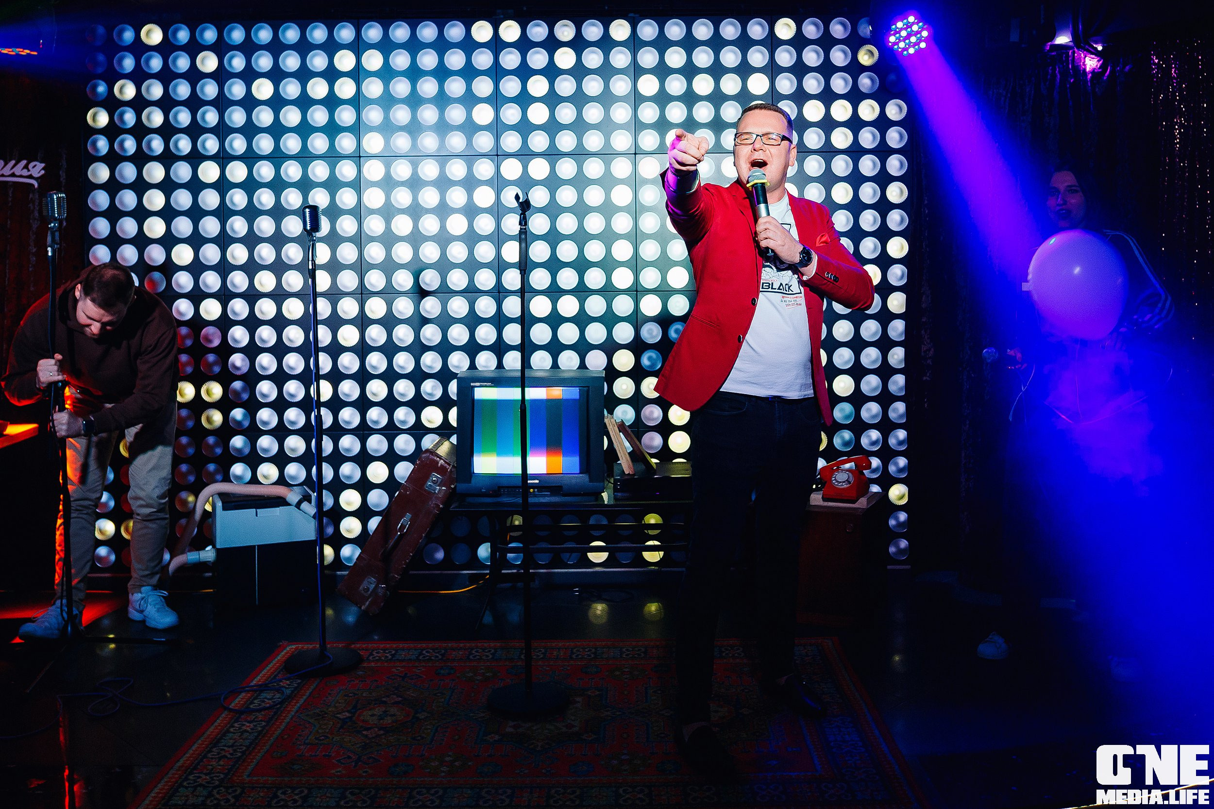 Фоторепортаж с вечеринки Малиновые 90-е в караоке клубе Эйфория. One Media Life: фоторепортажи, фотоотчеты с мероприятий и заведений
