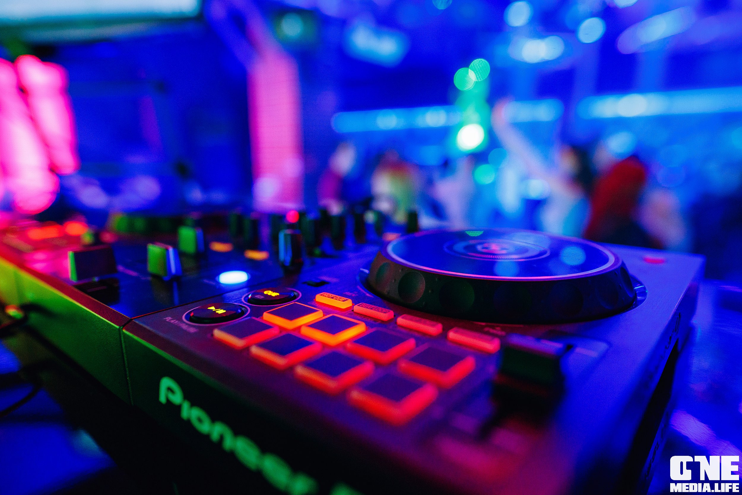 Фотоотчёт из ночного клуба Планета. One Media Life: фоторепортажи, фотоотчеты с мероприятий и заведений