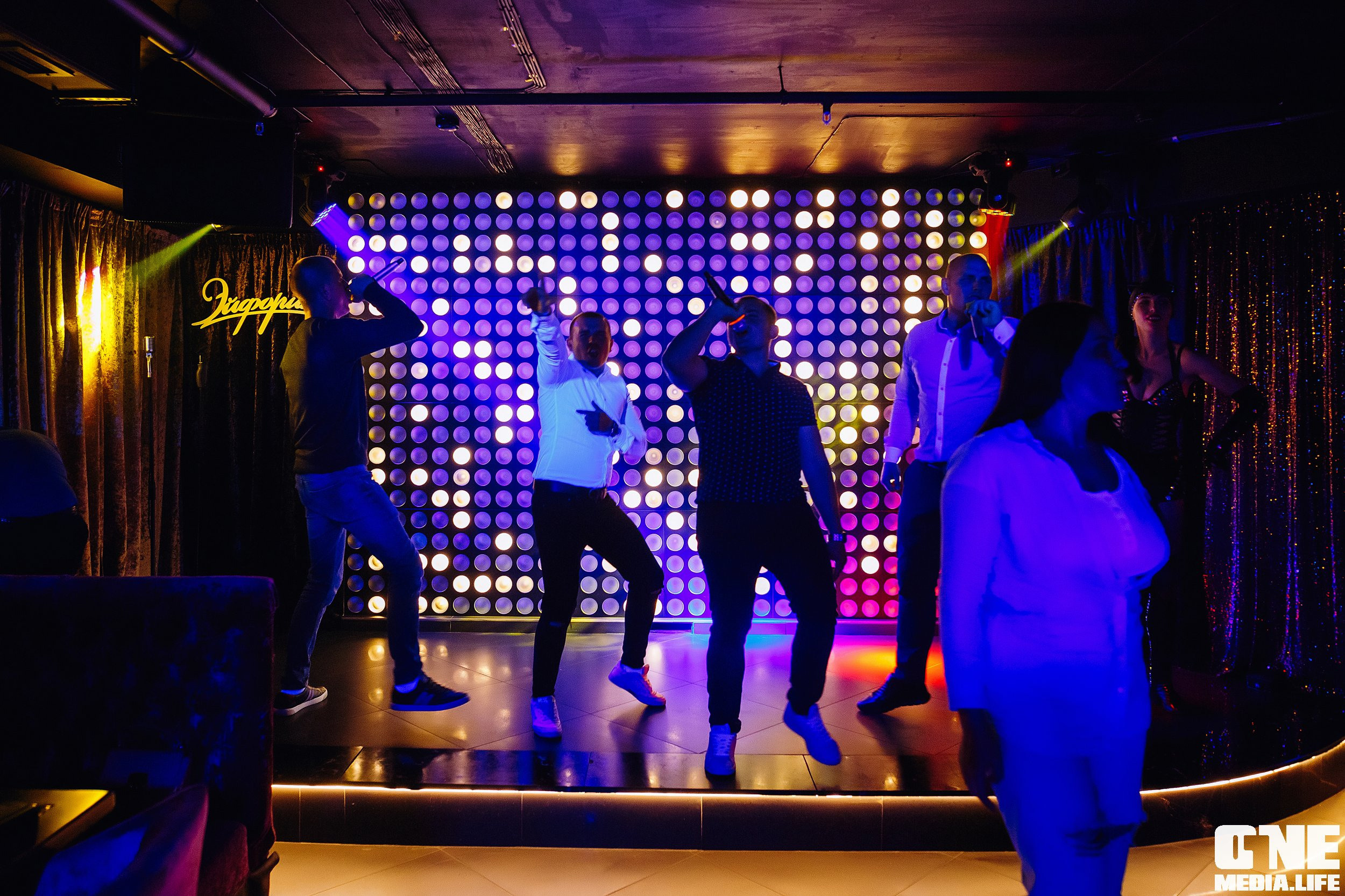 Фотоотчет из караоке клуба Эйфория. One Media Life: фоторепортажи, фотоотчеты с мероприятий и заведений