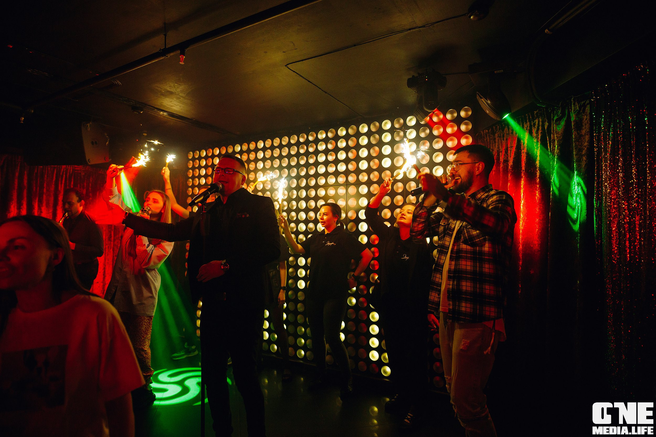 Фотоотчет из Freak Show Mystic в караоке клубе Эйфория. One Media Life: фоторепортажи, фотоотчеты с мероприятий и заведений
