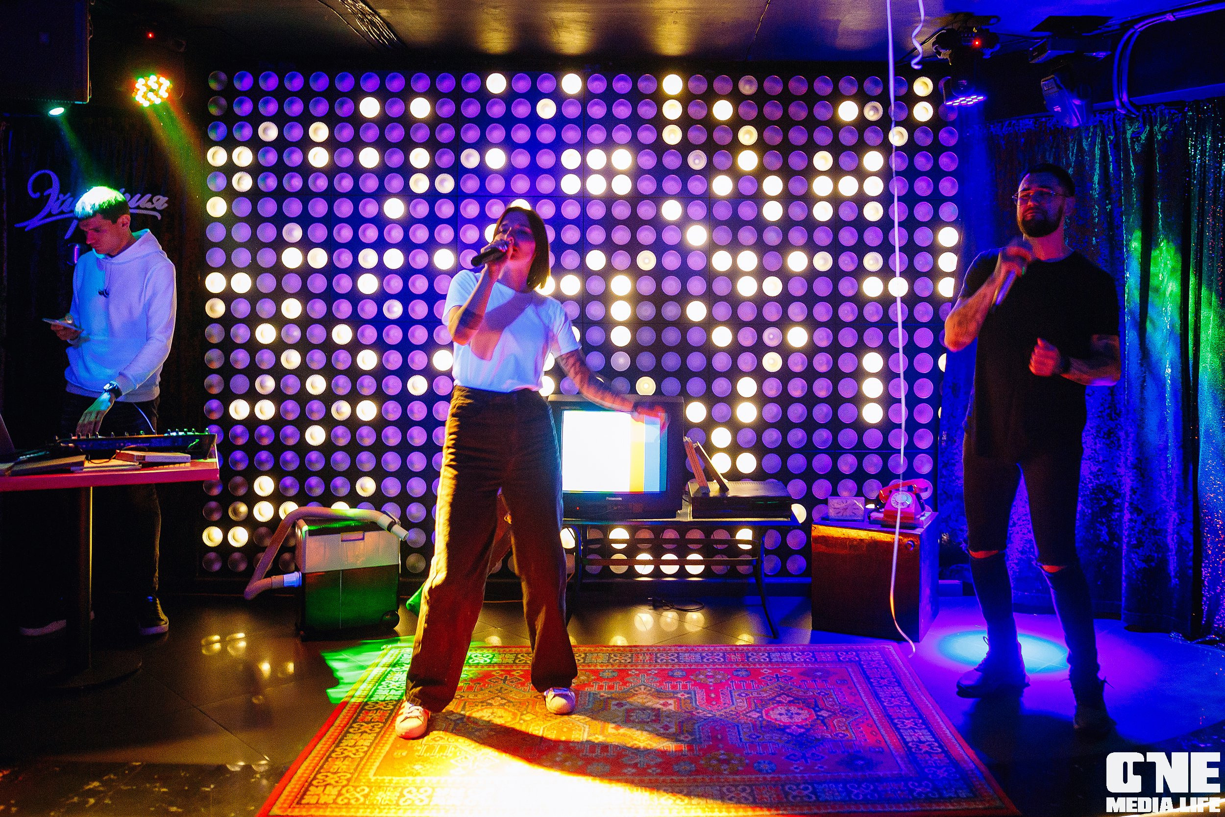 Фоторепортаж с вечеринки Малиновые 90-е в караоке клубе Эйфория. One Media Life: фоторепортажи, фотоотчеты с мероприятий и заведений