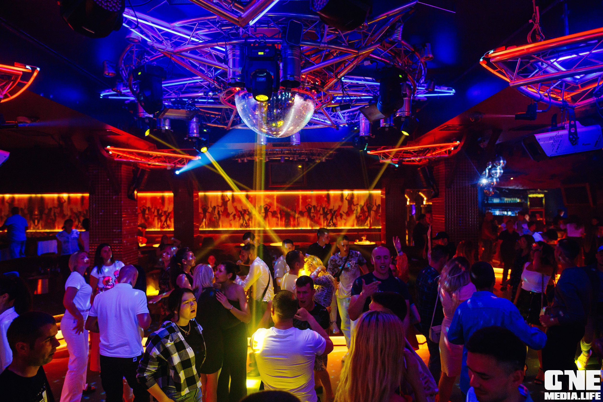 Фотоотчет из ночного клуба Планета. One Media Life: фоторепортажи, фотоотчеты с мероприятий и заведений