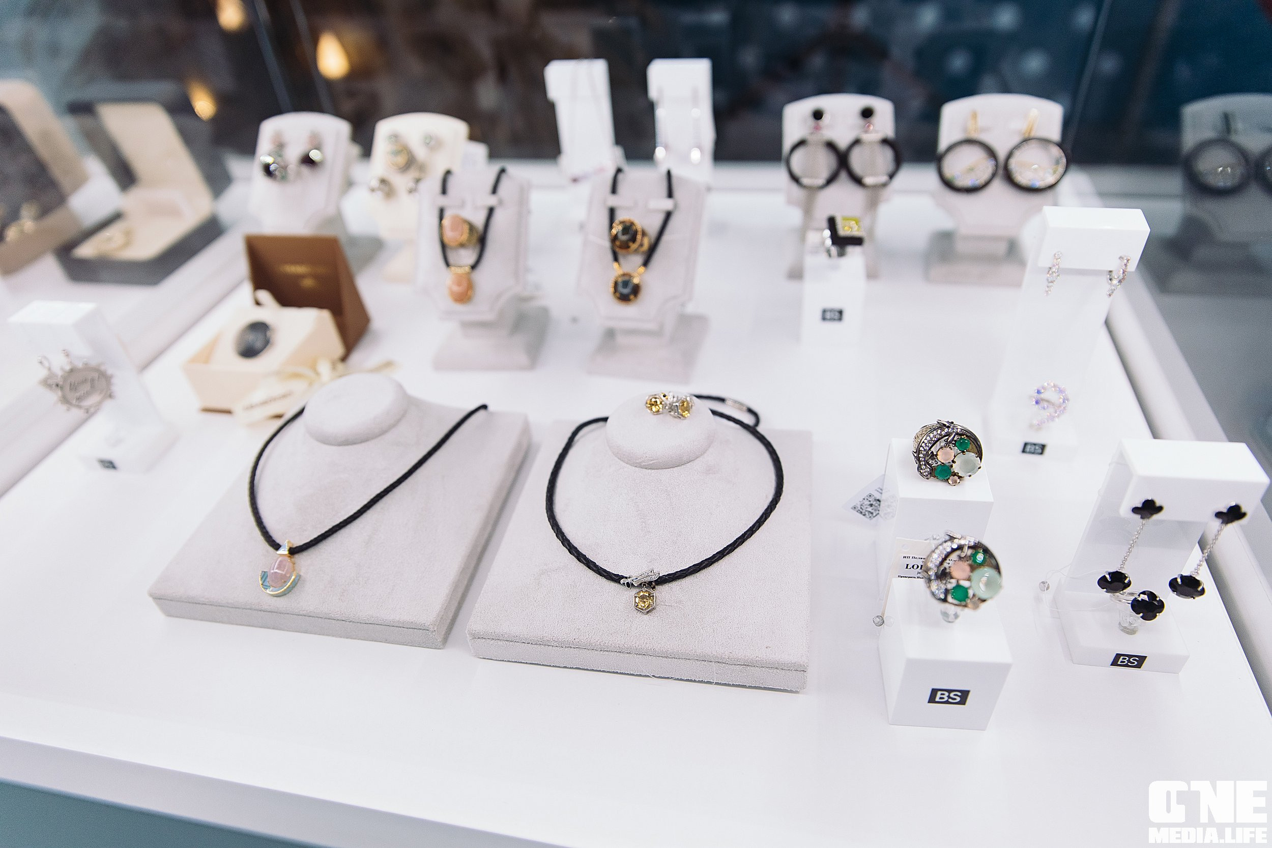 Фотоотчет с birthday party LoraGold jewelry в Балтии молл. One Media Life: фоторепортажи, фотоотчеты с мероприятий и заведений