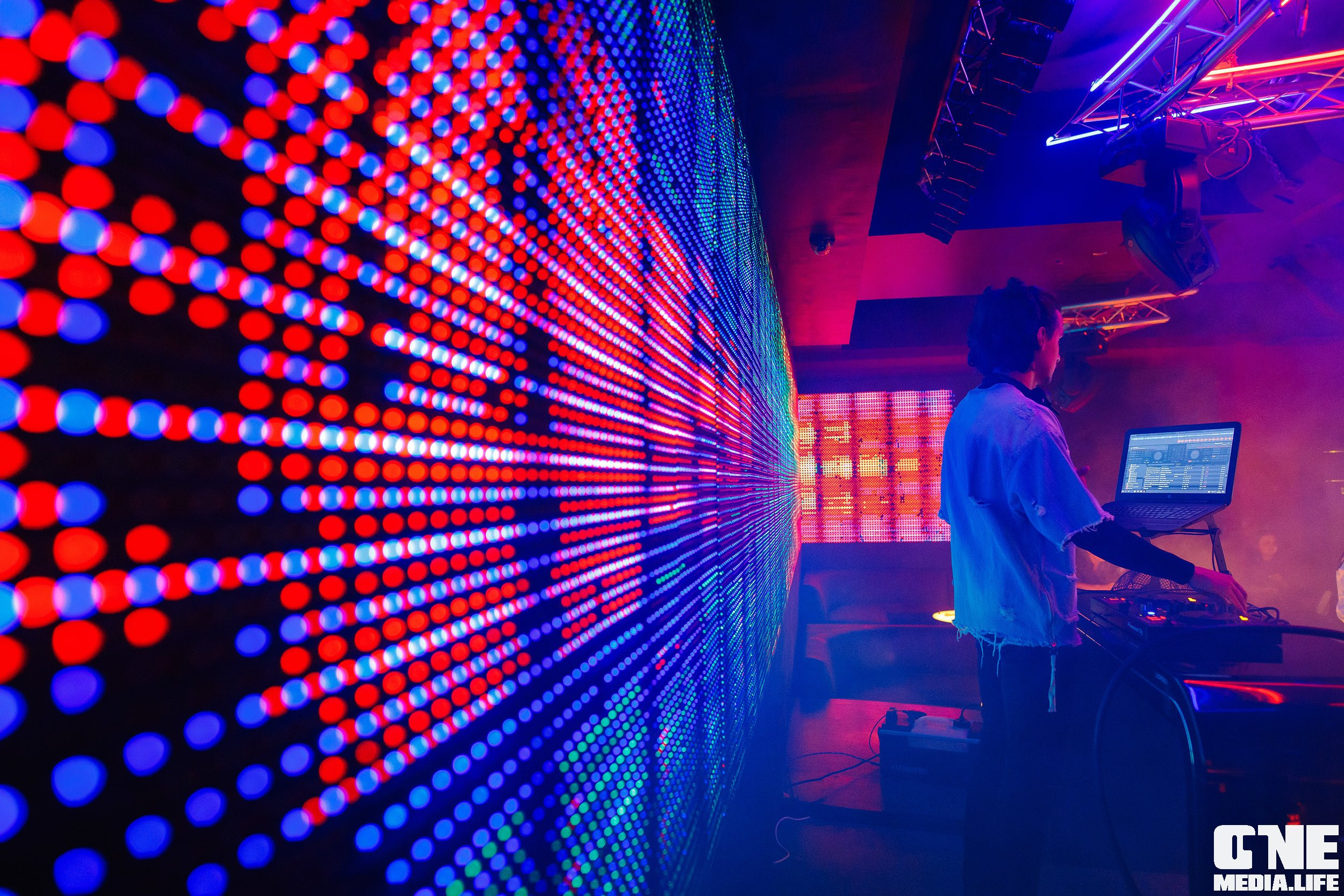 Фотоотчет из ночного клуба Планета. One Media Life: фоторепортажи, фотоотчеты с мероприятий и заведений