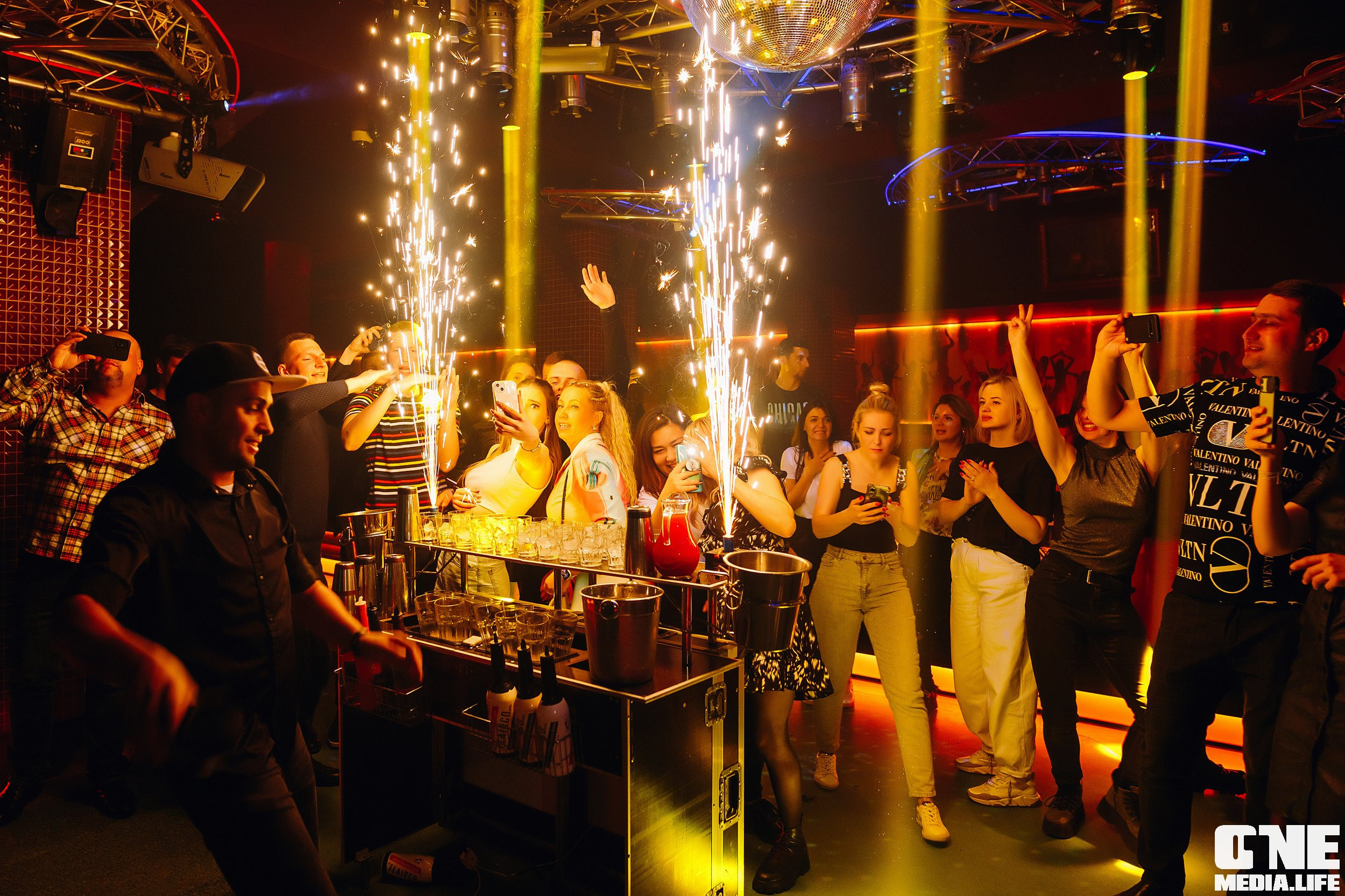 Фотоотчет из ночного клуба Планета. One Media Life: фоторепортажи, фотоотчеты с мероприятий и заведений