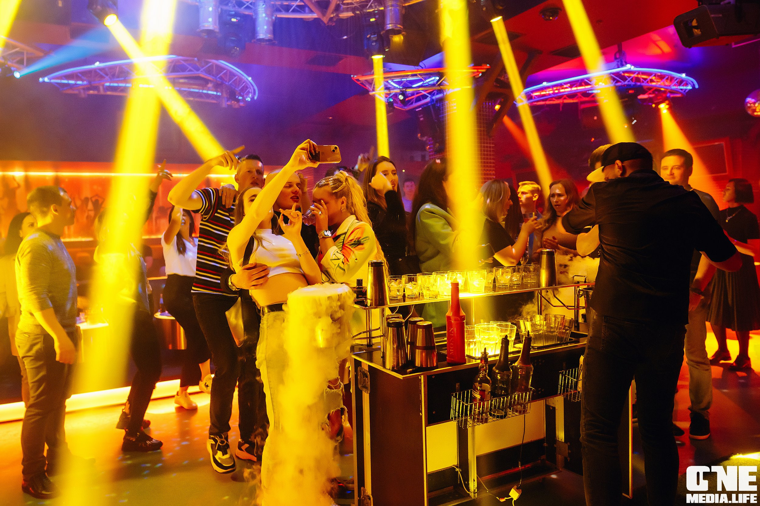 Фотоотчет из ночного клуба Планета. One Media Life: фоторепортажи, фотоотчеты с мероприятий и заведений