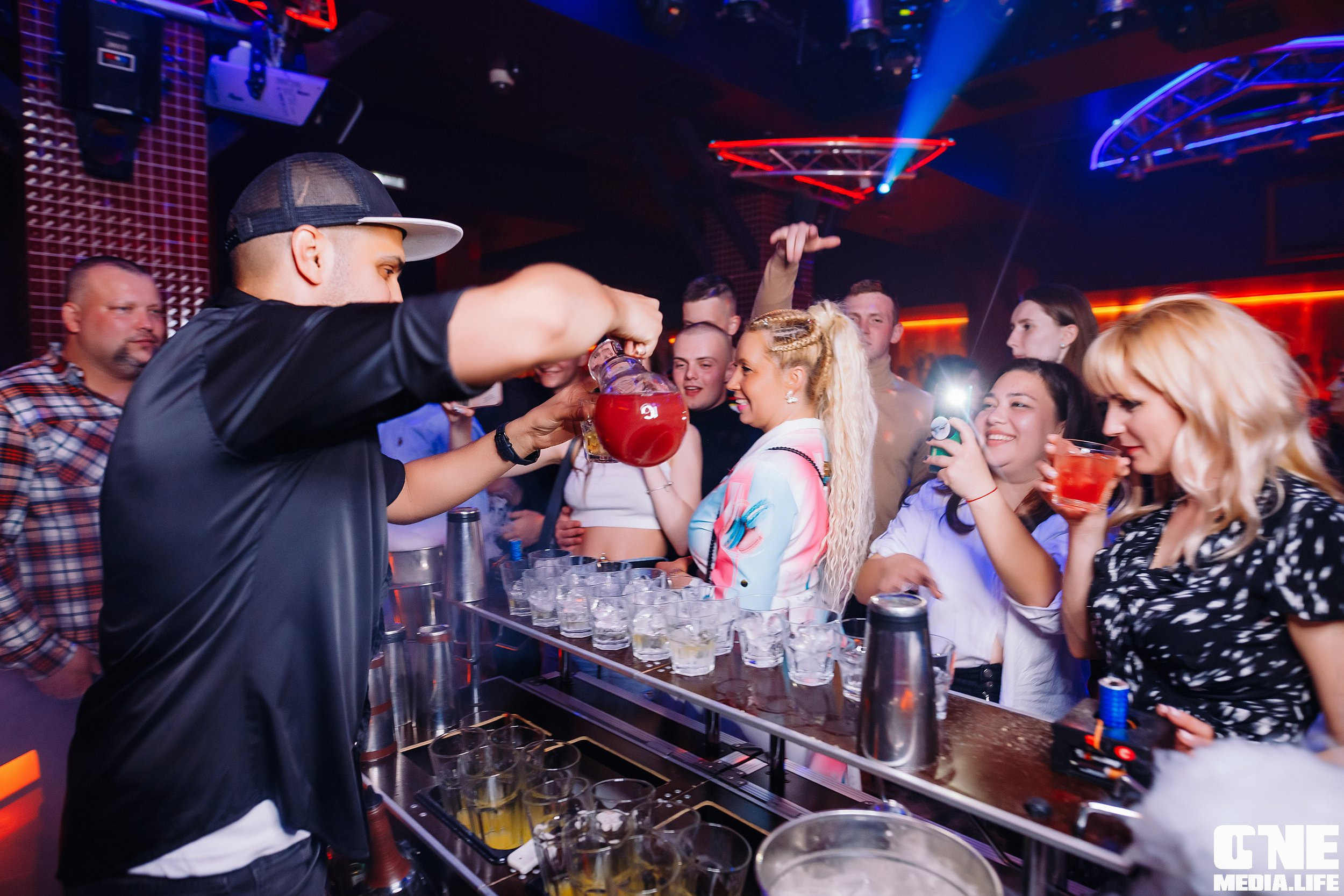 Фотоотчет из ночного клуба Планета. One Media Life: фоторепортажи, фотоотчеты с мероприятий и заведений