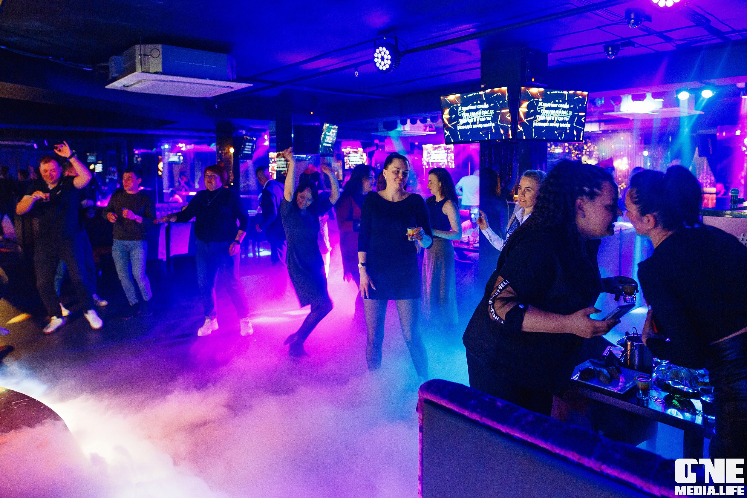 Мир, Клуб, Май в караоке Эйфория. One Media Life: фоторепортажи, фотоотчеты с мероприятий и заведений