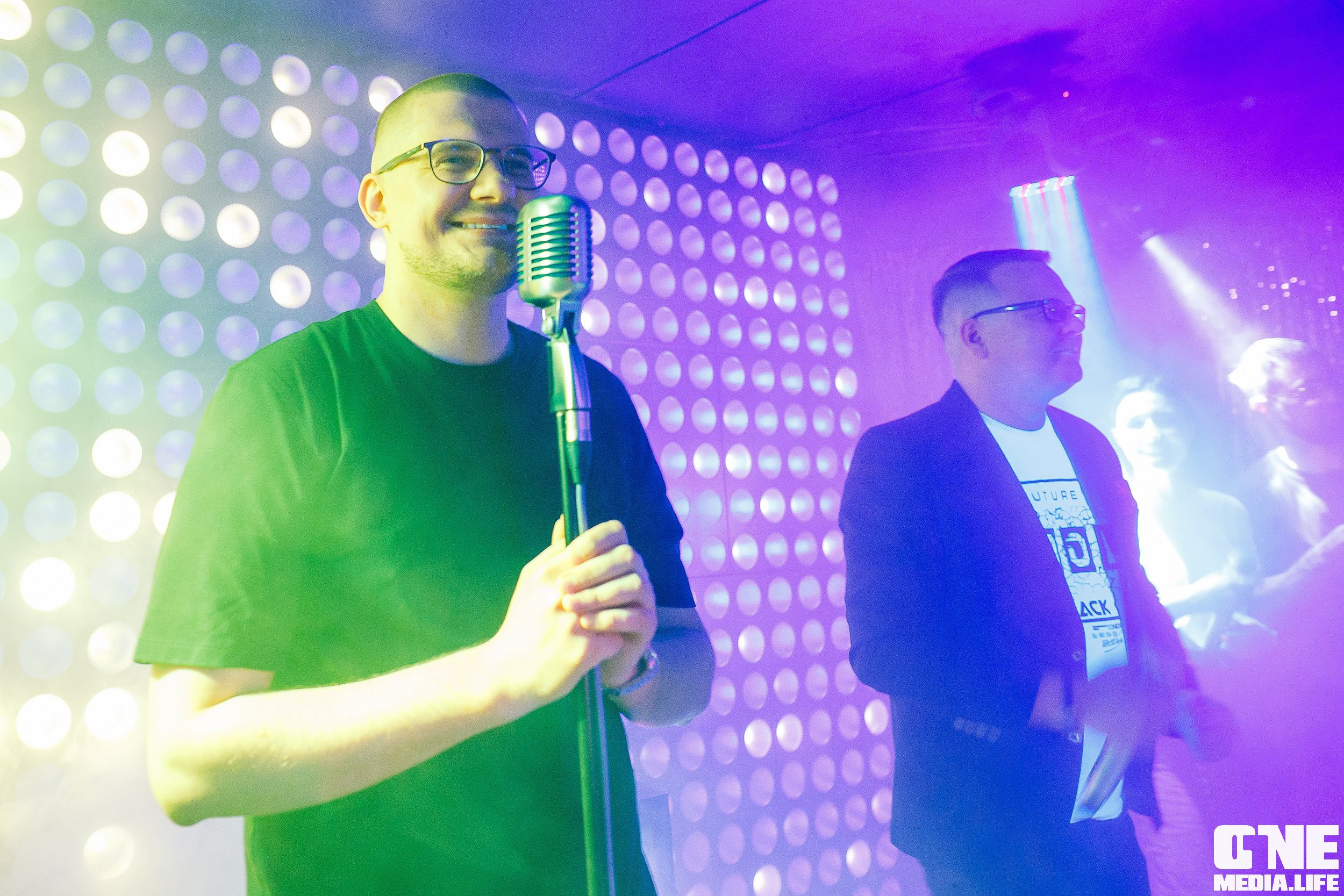 Фоторепортаж с вечеринки Малиновые 90-е в караоке клубе Эйфория. One Media Life: фоторепортажи, фотоотчеты с мероприятий и заведений