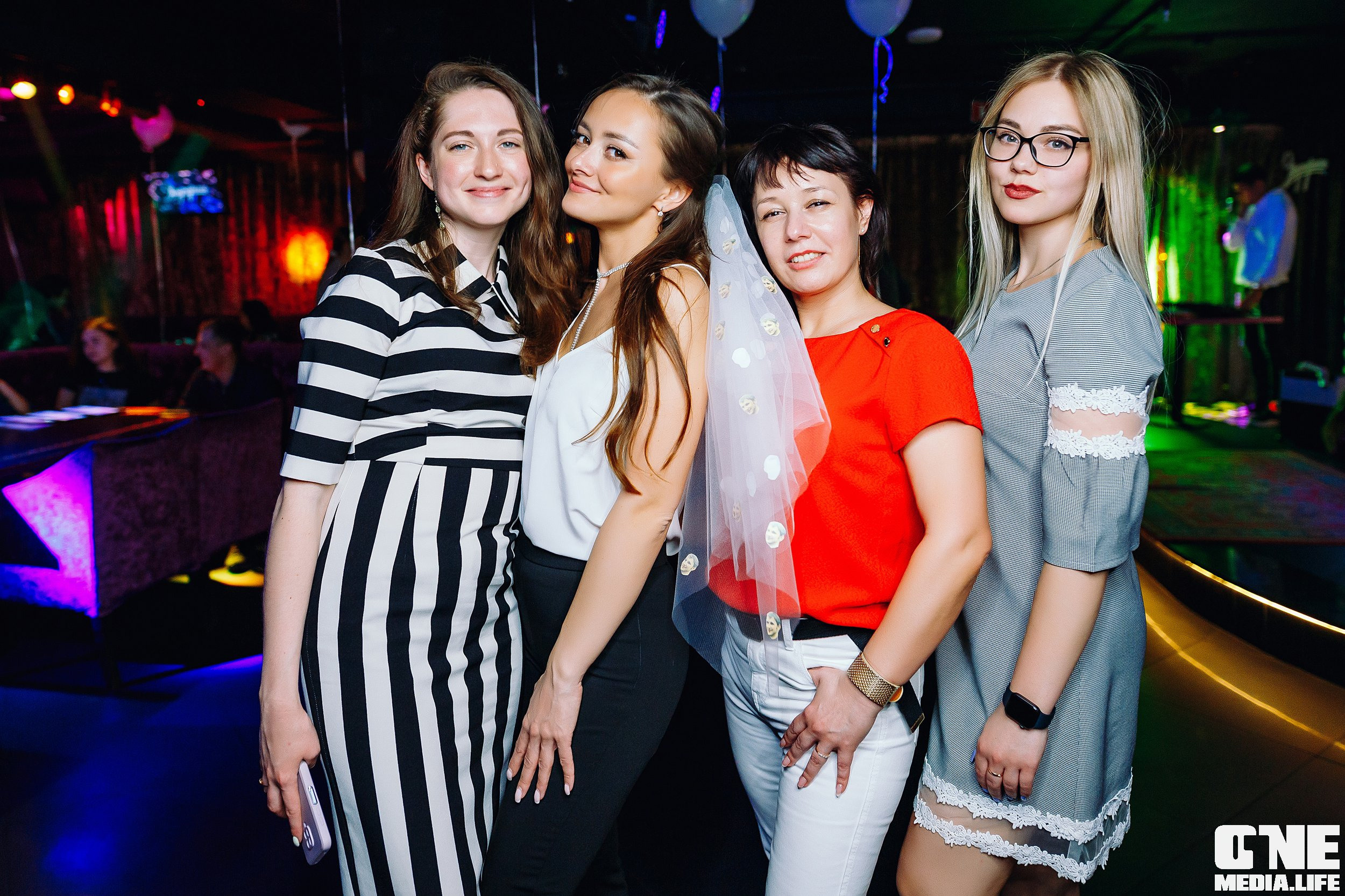 Фоторепортаж с вечеринки Малиновые 90-е в караоке клубе Эйфория. One Media Life: фоторепортажи, фотоотчеты с мероприятий и заведений