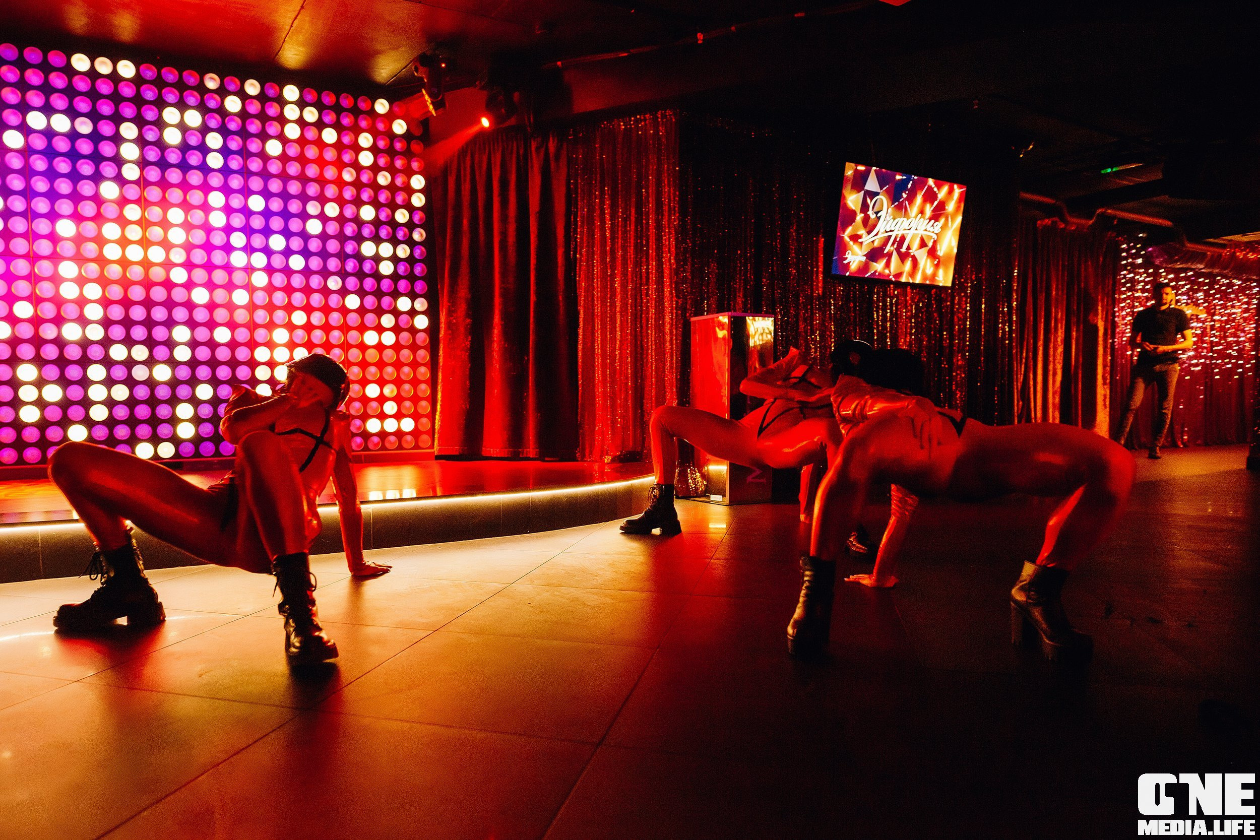 Фоторепортаж из караоке клуба Эйфория. One Media Life: фоторепортажи, фотоотчеты с мероприятий и заведений