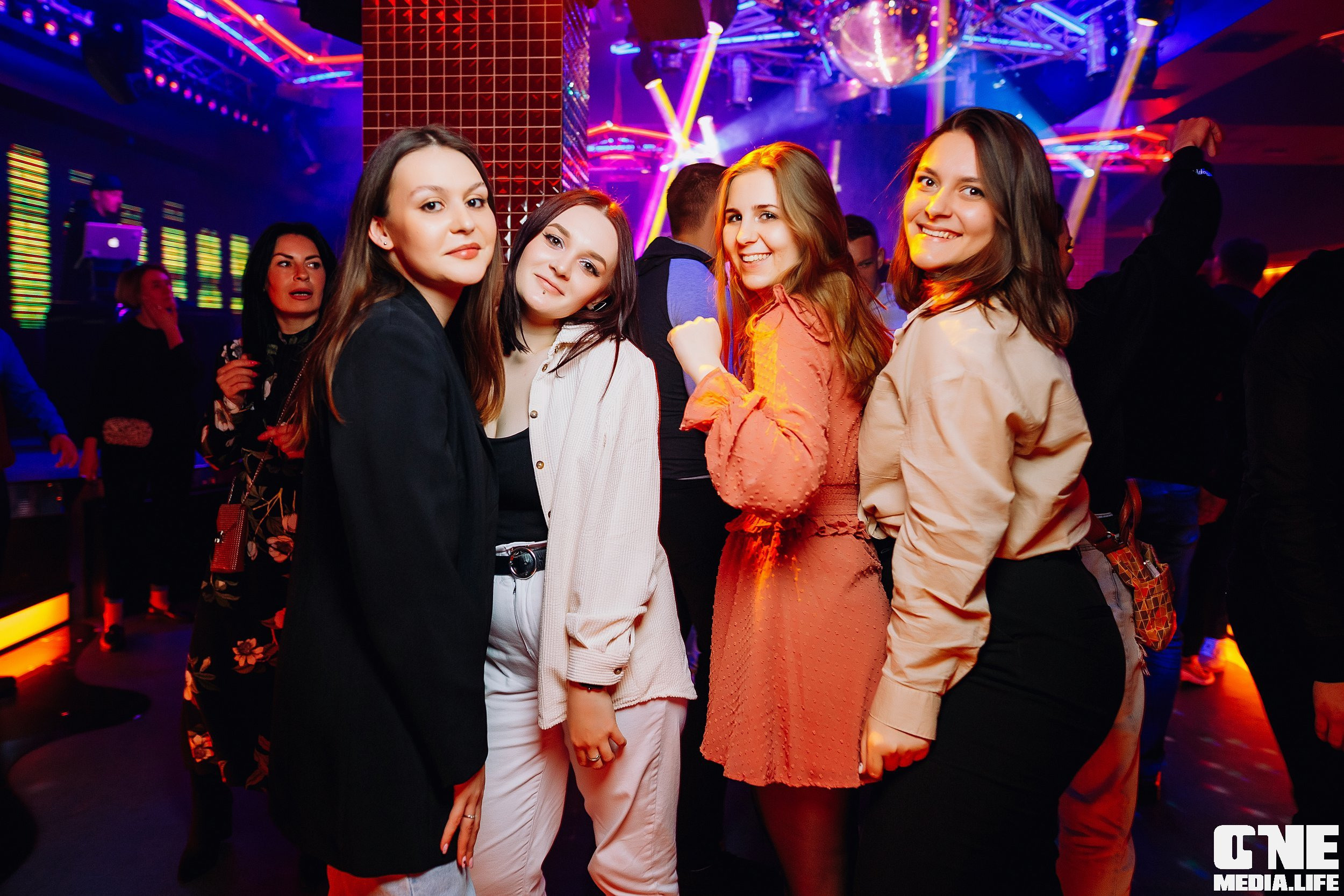 Фотоотчет из ночного клуба Планета в Калининграде. One Media Life: фоторепортажи, фотоотчеты с мероприятий и заведений