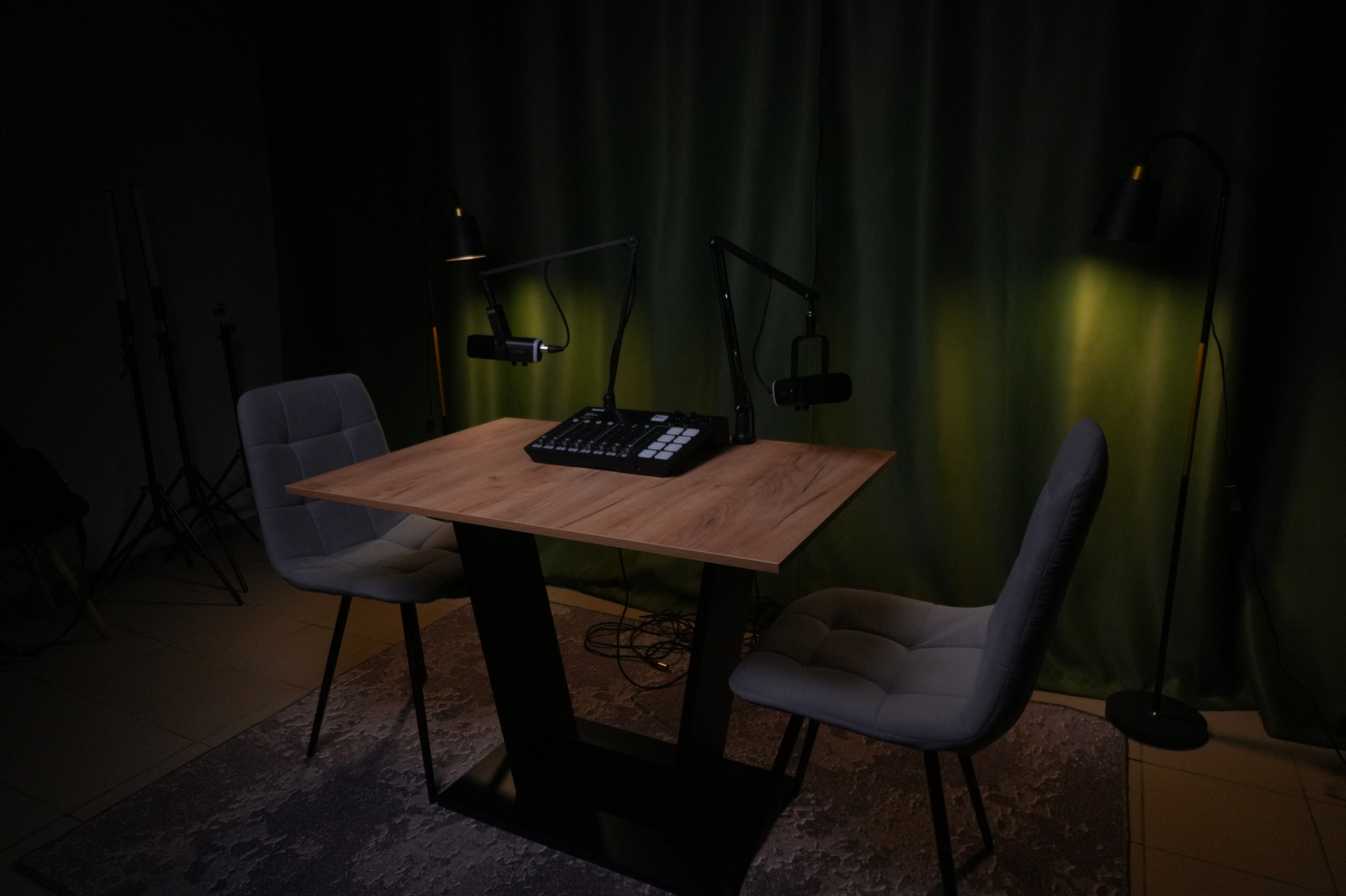 ЯрПодкаст — студия подкастов и видео в Ярославле.Создаём контент, который работает: подкасты, интервью, видео для брендов, блогеров и экспертов.🎧 Запись, монтаж, оформление под ключ.🖥 Современная студия, уютная атмосфера, качественный звук.👉 Забронируй студию — и пусть твой контент зазвучит профессионально.Теги:студия подкастов , видеостудия, контент-студия , подкасты Ярославль видеосъёмка Ярославль, запись подкаста, видеостудия в Ярославле, видеосъемка в ярославле, съемка reels в Ярославле, рилсмейкер в ярославле, запись видеокурса в ярославле