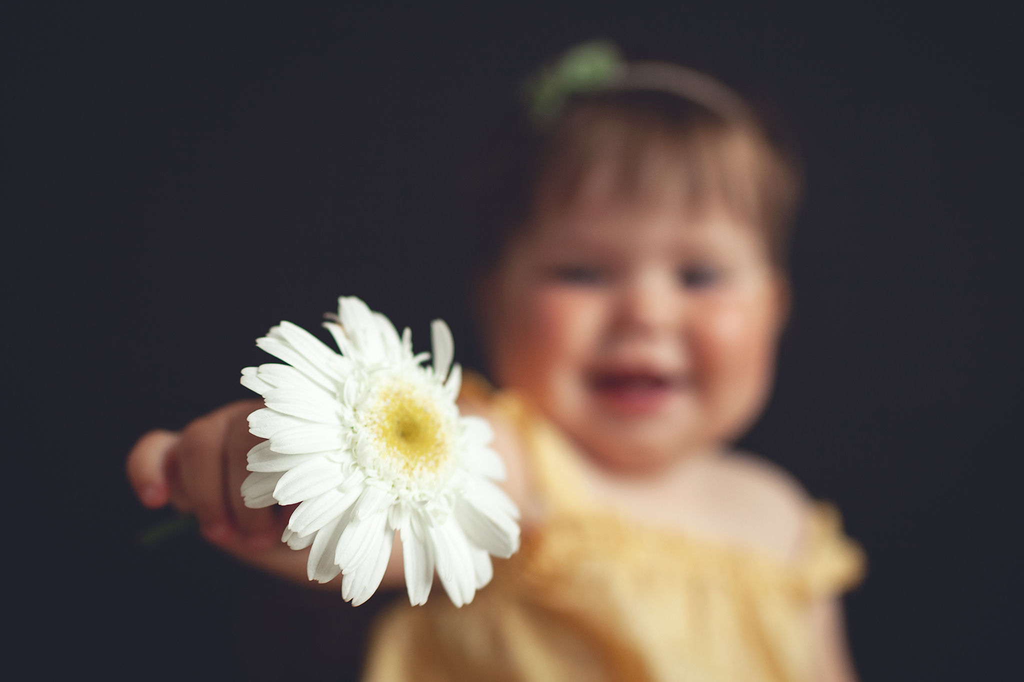 Портрет девочки с ромашками