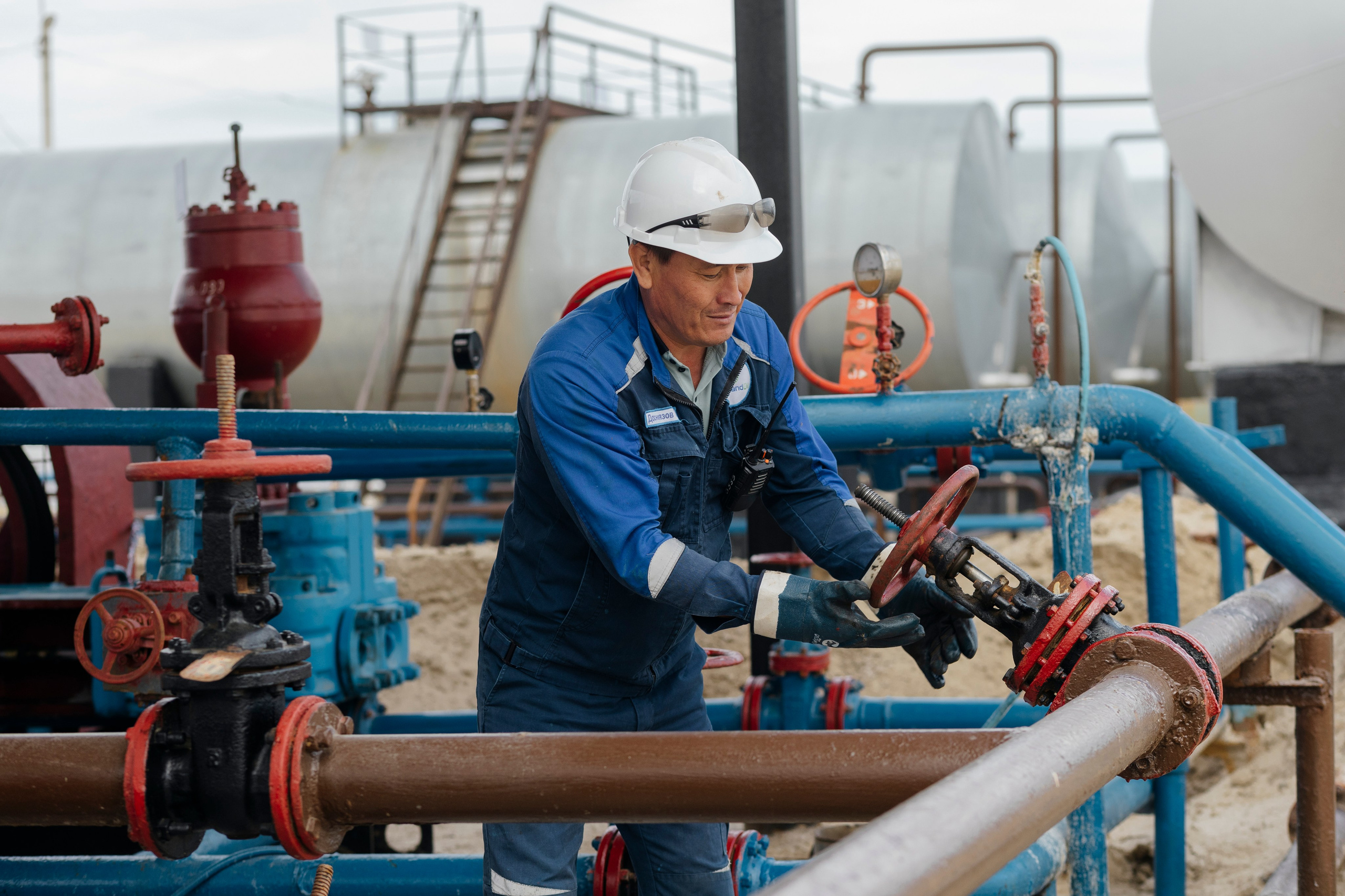 Промышленная фотосъёмка для Ассоциация НДО Petromining. Фотограф в Алматы Сиражев Карымсак. Фотосессия, бизнес портреты