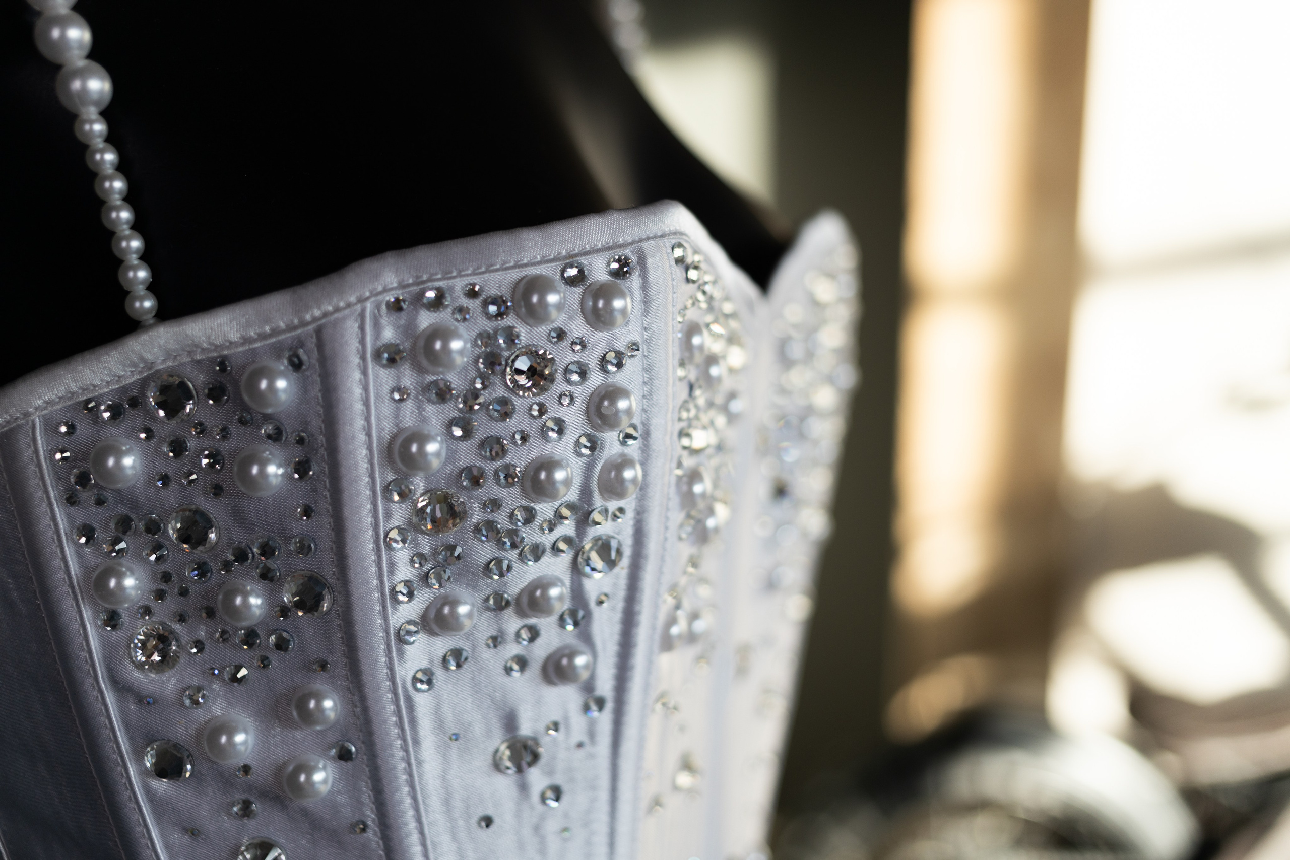 Вешалка. Визуальный художник «Границы внутри»